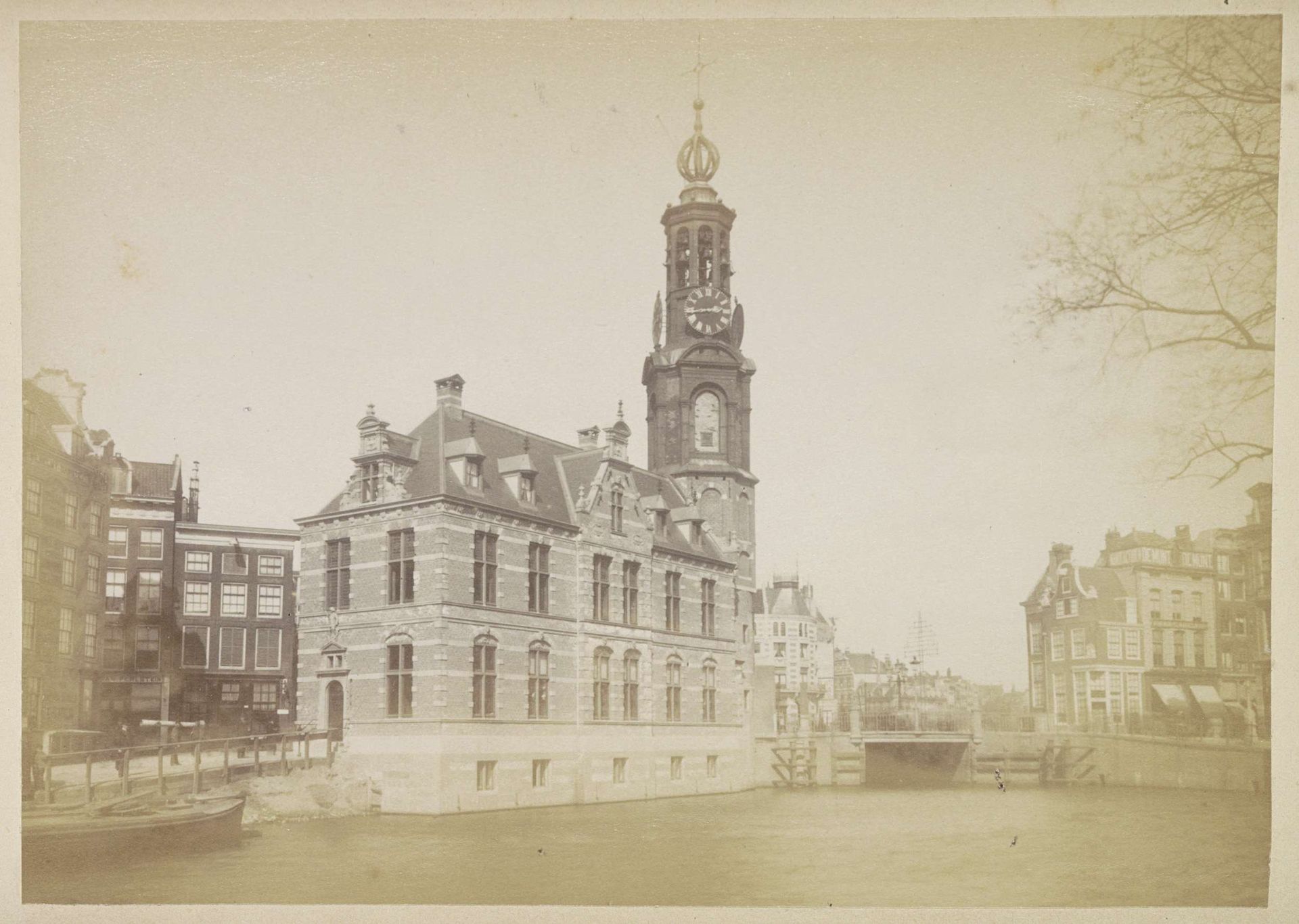 Munttoren gezien vanaf het Singel by Andries Jager