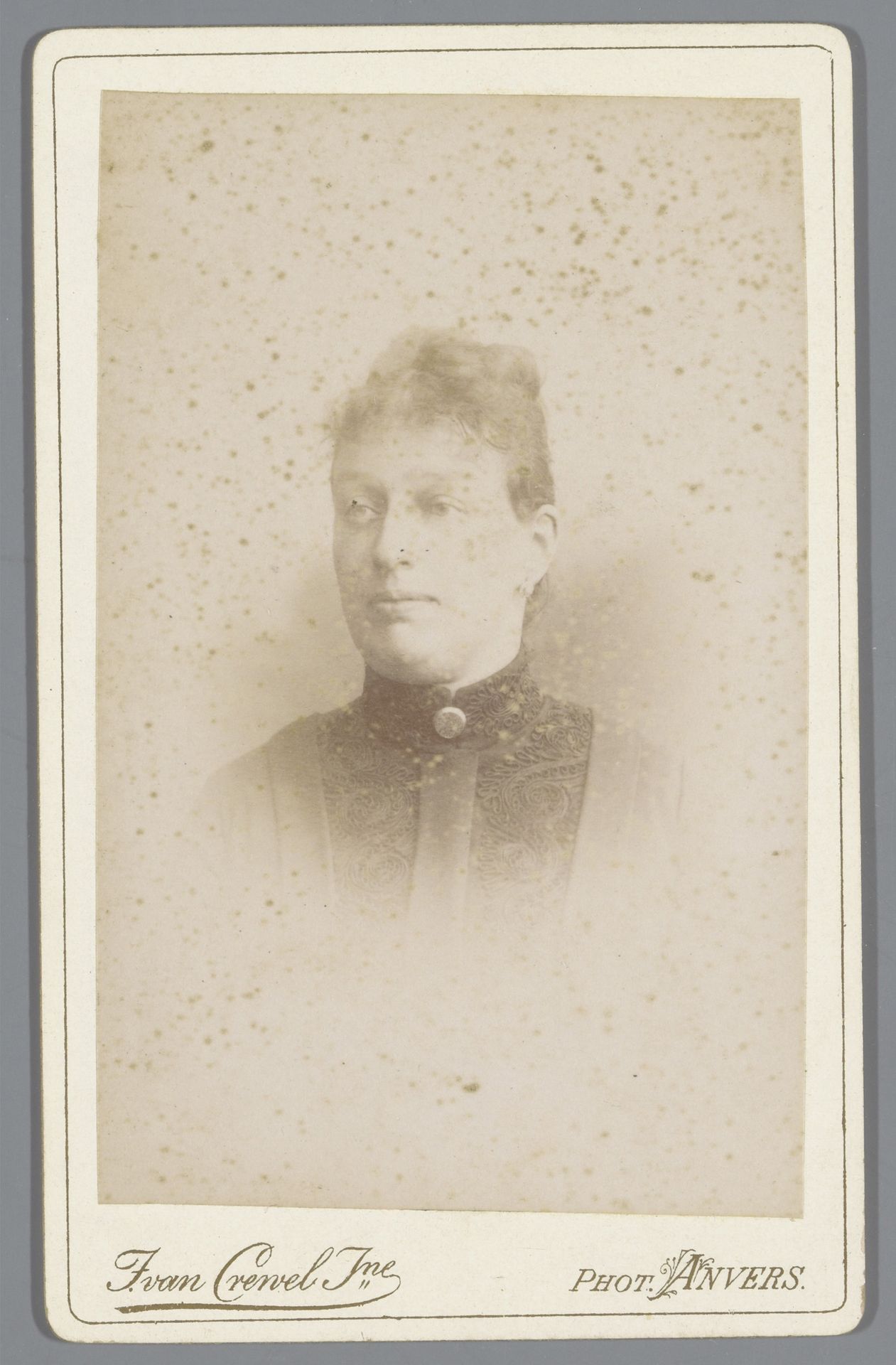 Portret van een onbekende vrouw by J. Van Crewel Jeune
