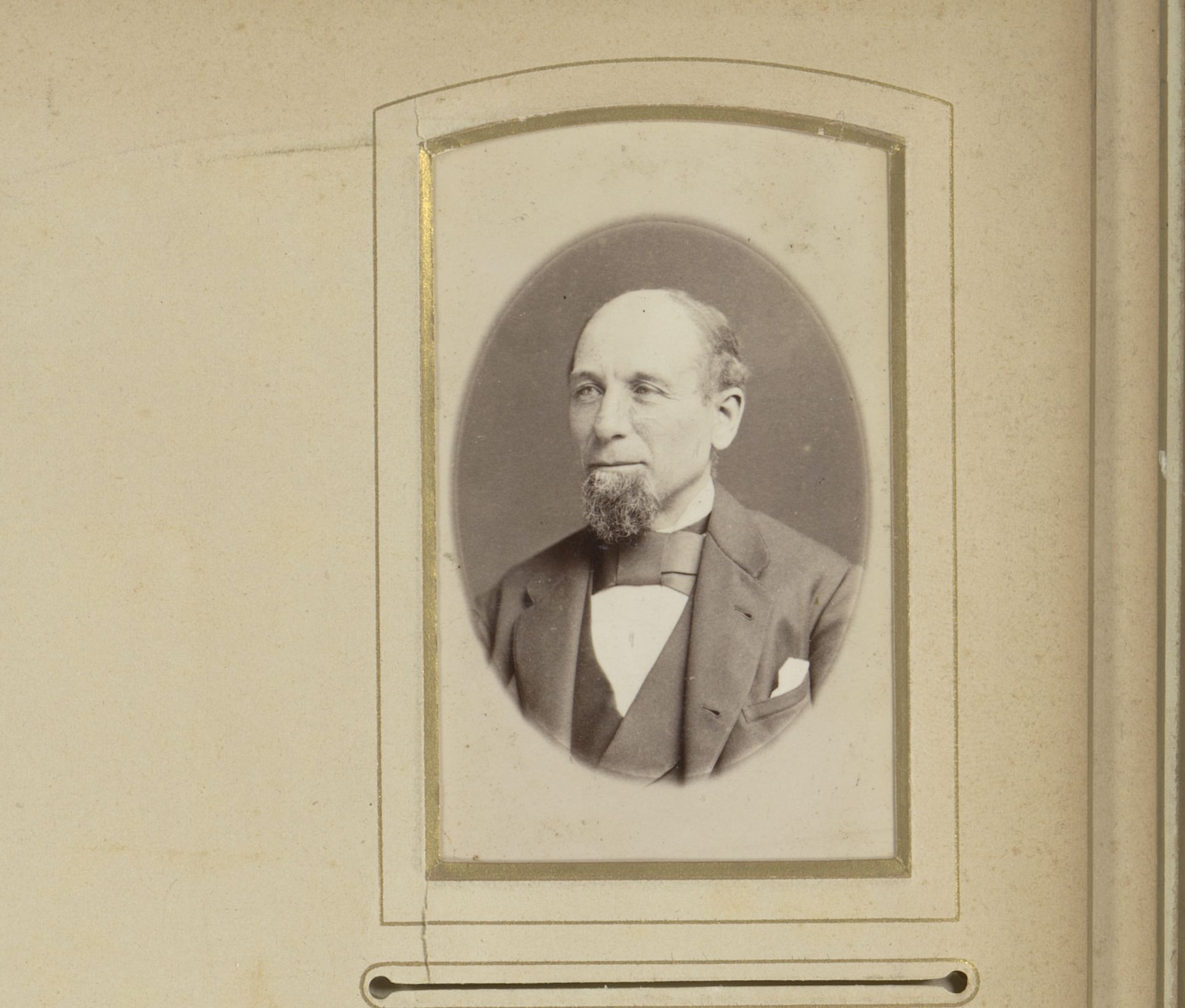 Portret van een man met sik by Jean-François Meeus-Verbeke
