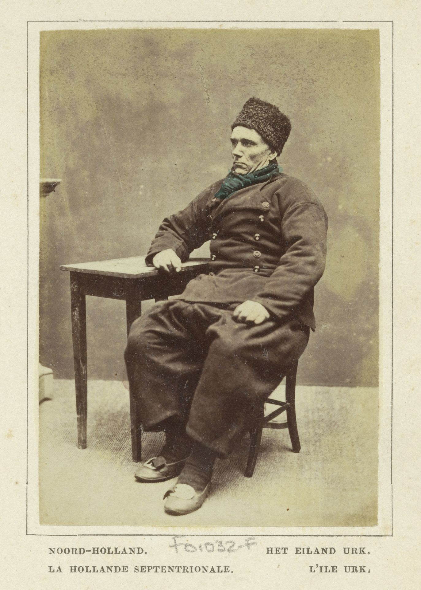 Portret van een onbekende man in klederdracht van Urk, Flevoland by Andries Jager