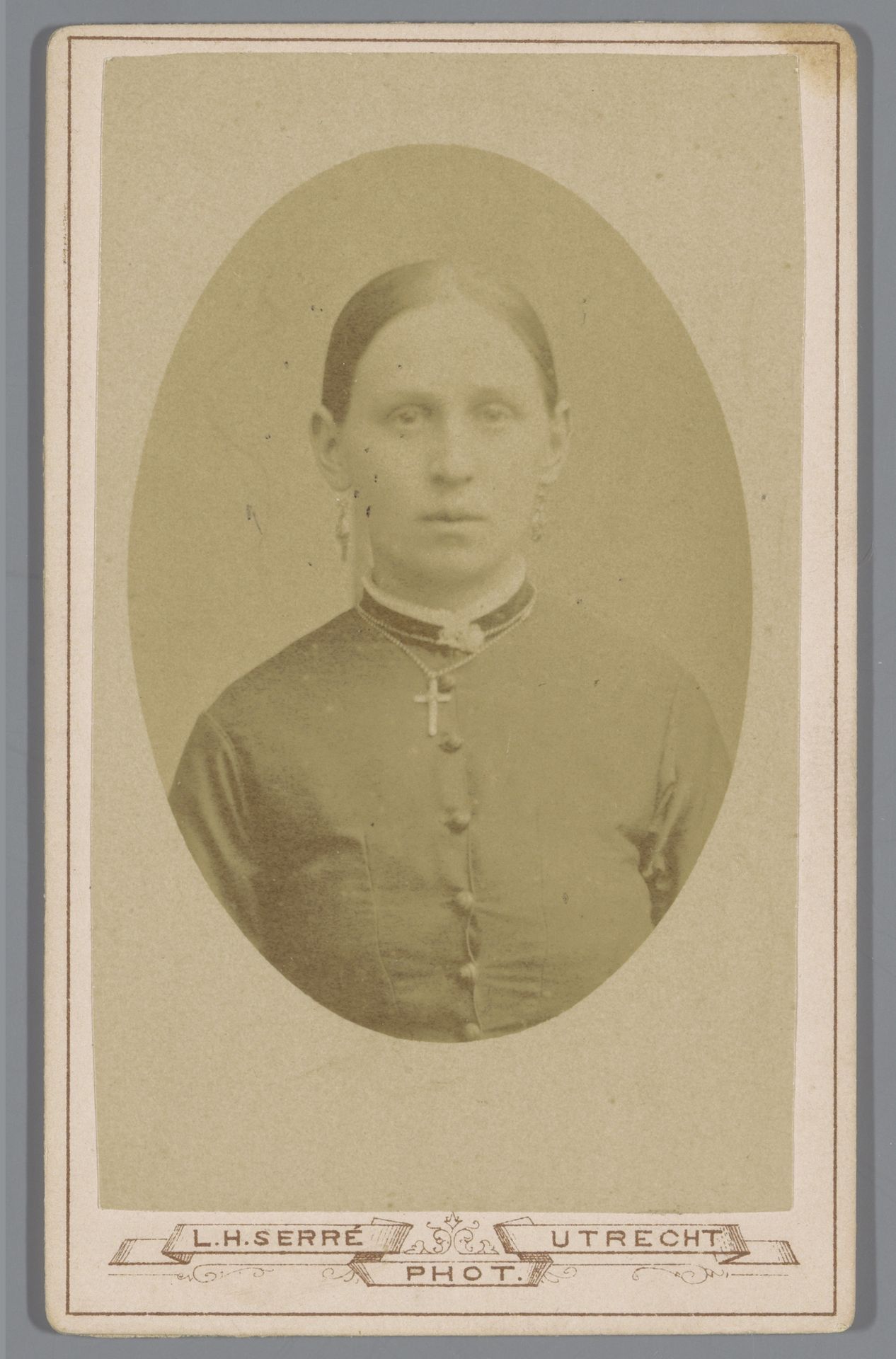 Portret van een onbekende vrouw by Lodewijk Hendrikus Serré
