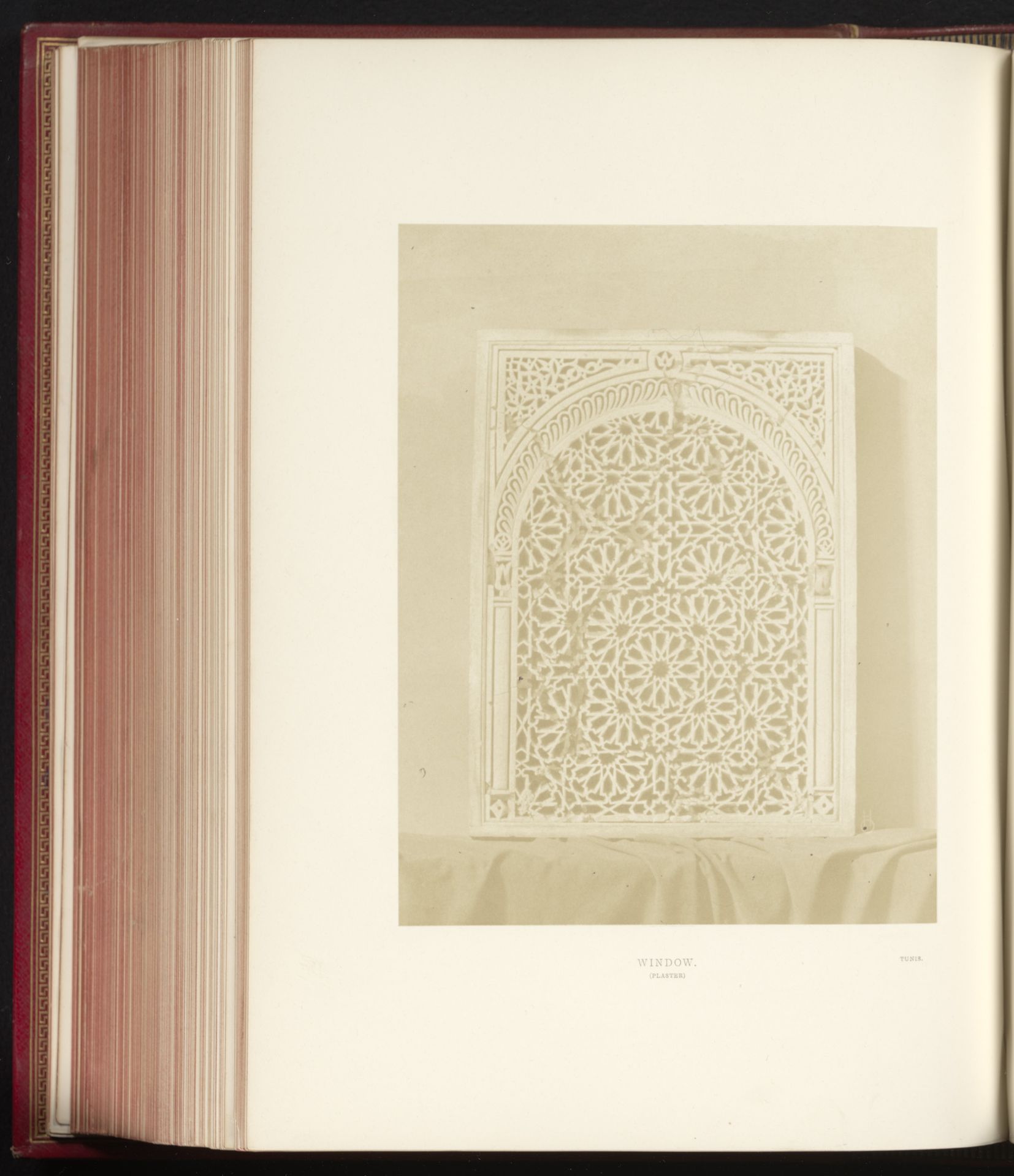 Raam gedecoreerd met geometrische patronen uit Tunesië tentoongesteld op de Great Exhibition of the Works of Industry of All Nations van 1851 in Londen by Hugh Owen