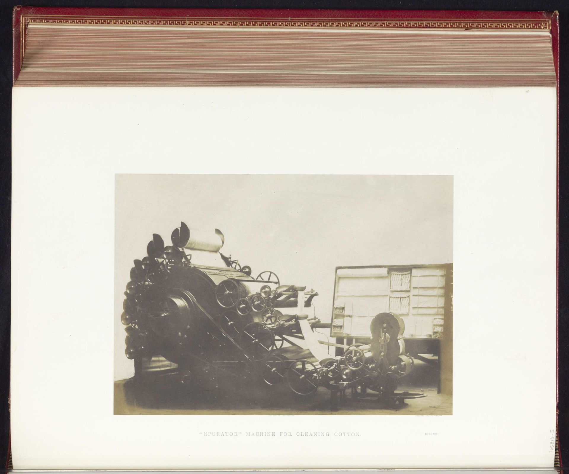 Machine om katoen te reinigen van Risler op de Great Exhibition of the Works of Industry of All Nations van 1851 in het Crystal Palace in Londen by C.M. Ferrier & F. von Martens