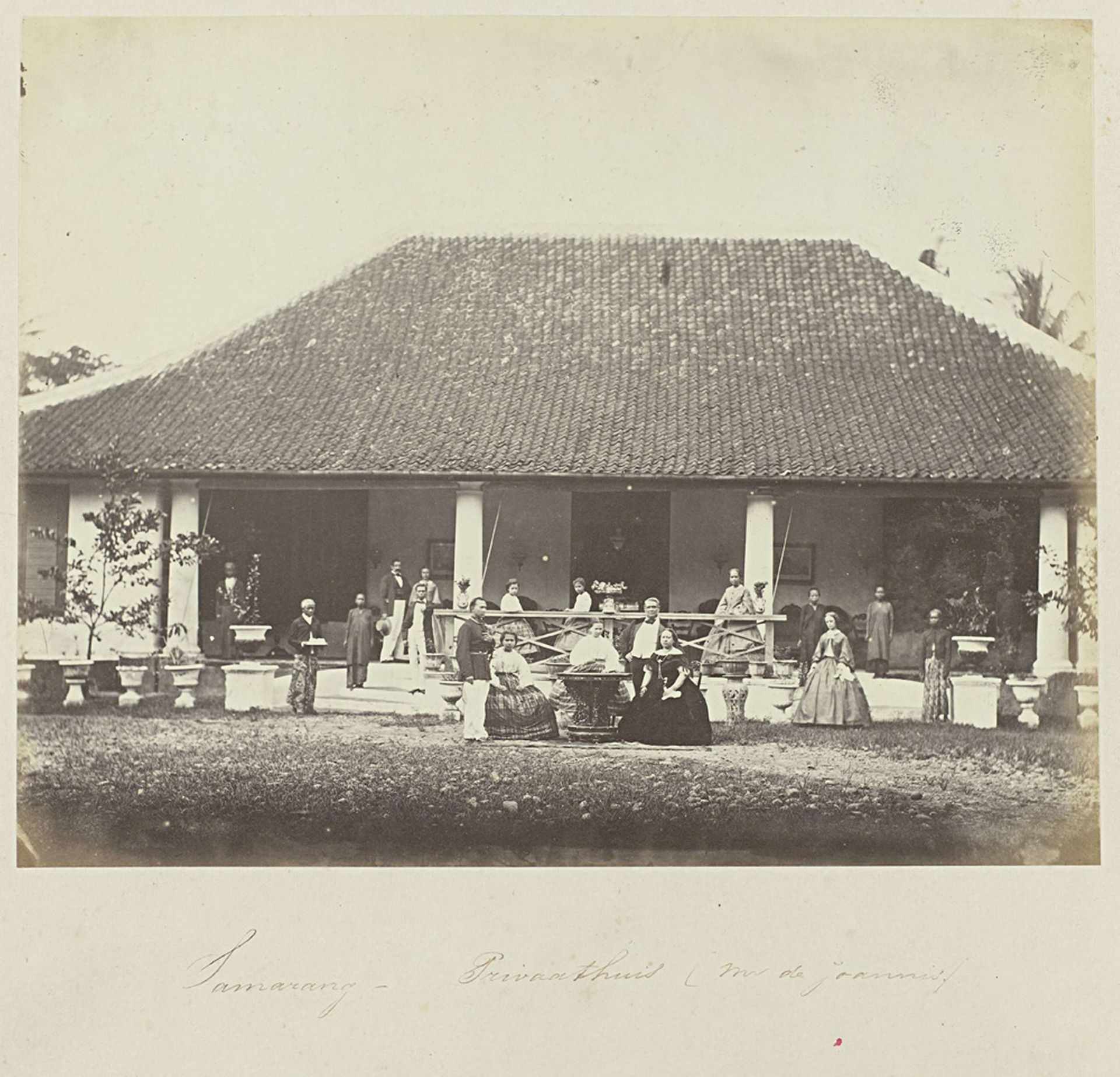 Samarang - Privaathuis (mr de Joannis) by Woodbury & Page