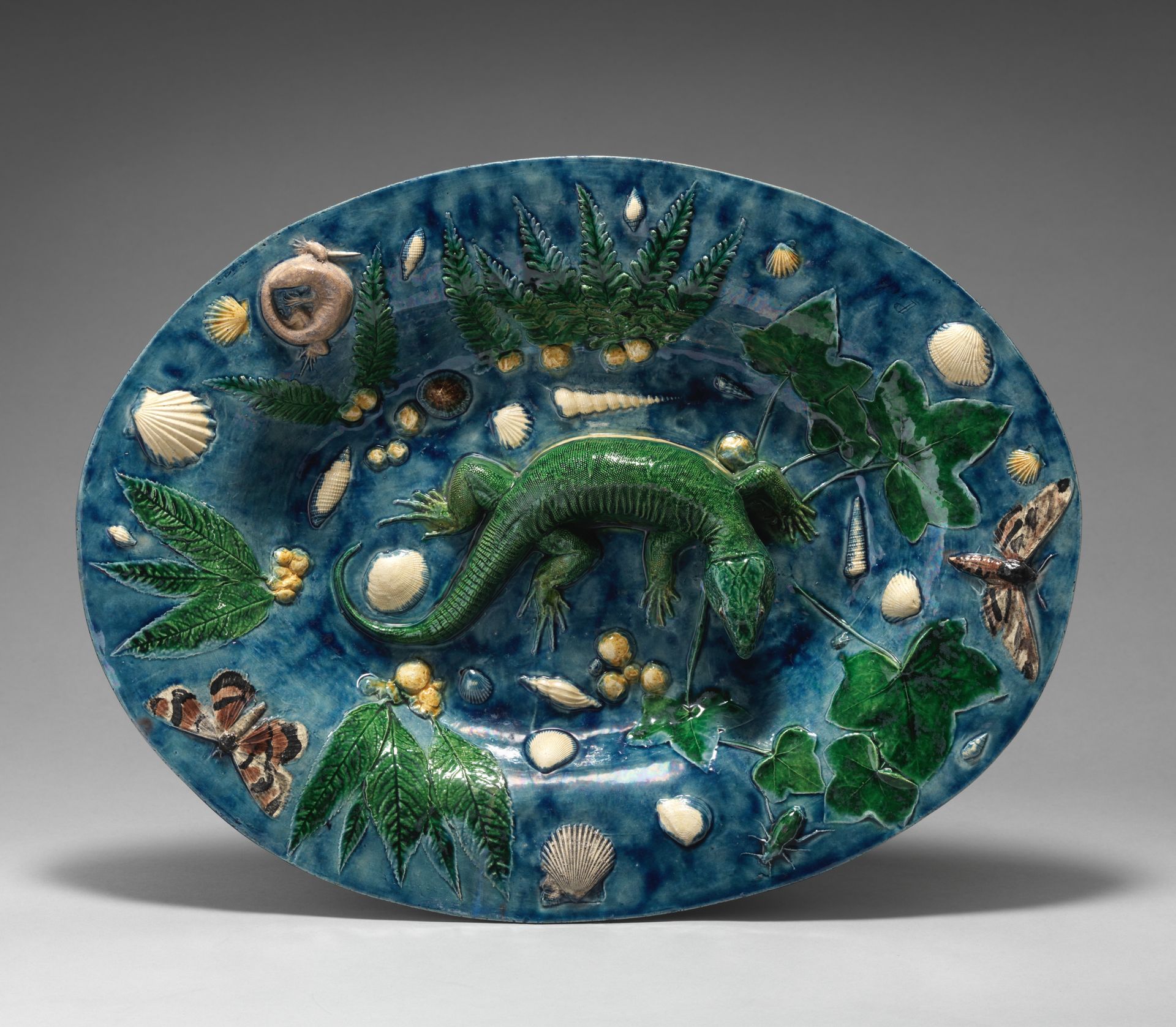 Oval basin with lizard, shells, and light blue background by Georges Pull