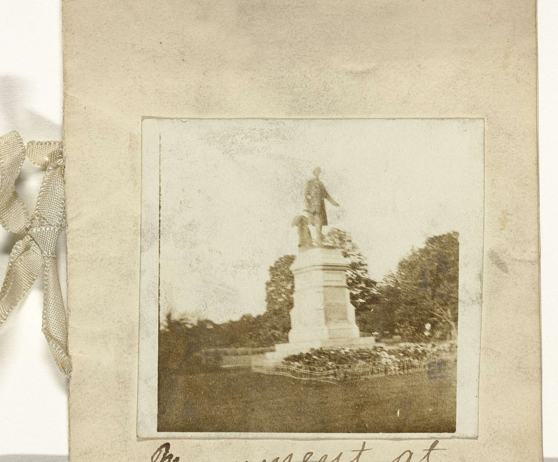 Standbeeld van Sir John Macdonald, de eerste premier van Canada, in Queens Park, Toronto by Anonymous