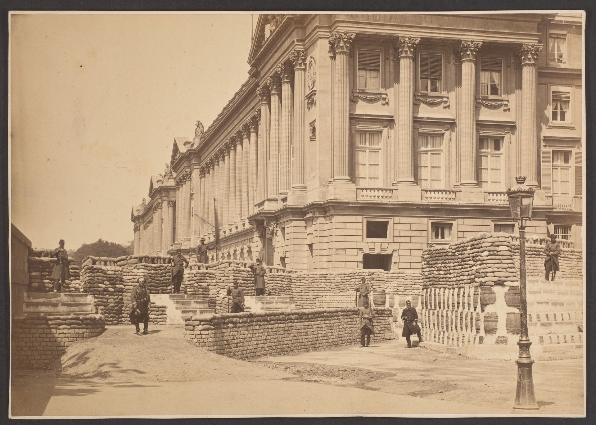 [Barricades pres de Ministere de la Marine et l'Hötel Crillon] by Hippolyte-Auguste Collard
