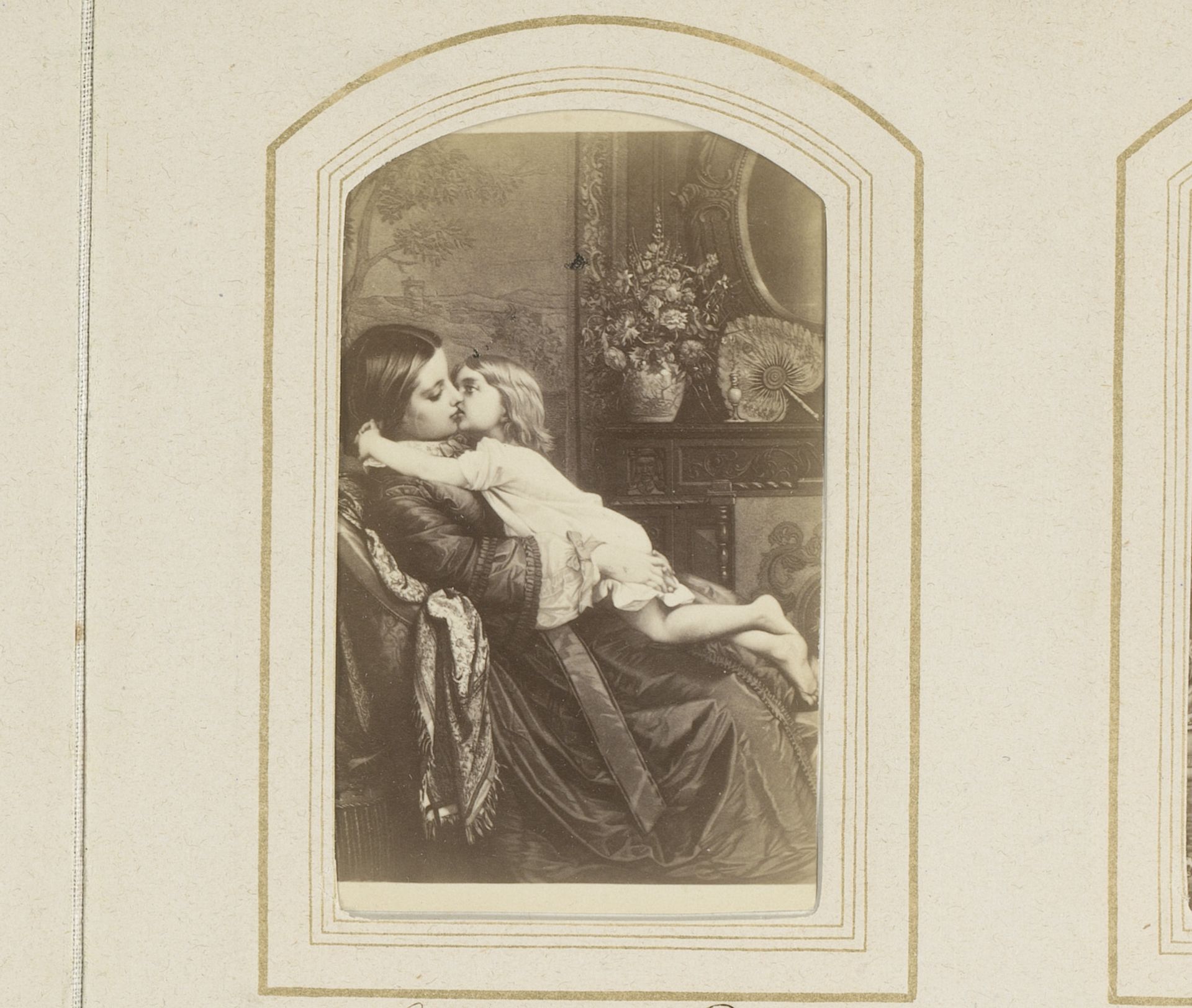 Fotoreproductie van Le baiser maternel by Anonymous