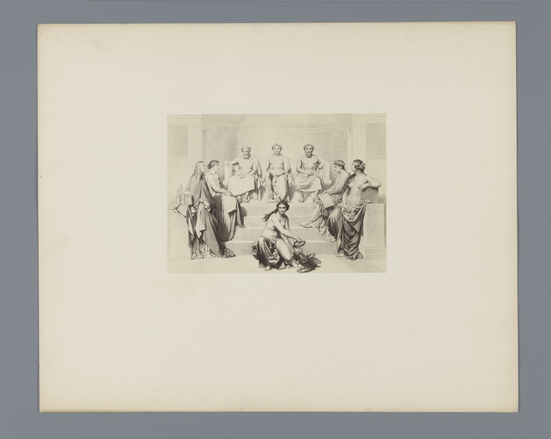Fotoreproductie van een gravure van een portret van Ictinus, Apelles en Phidias, geflankeerd door allegorieën op de gotische, Griekse, Romeinse en Renaissance-kunst by Gustav Schauer