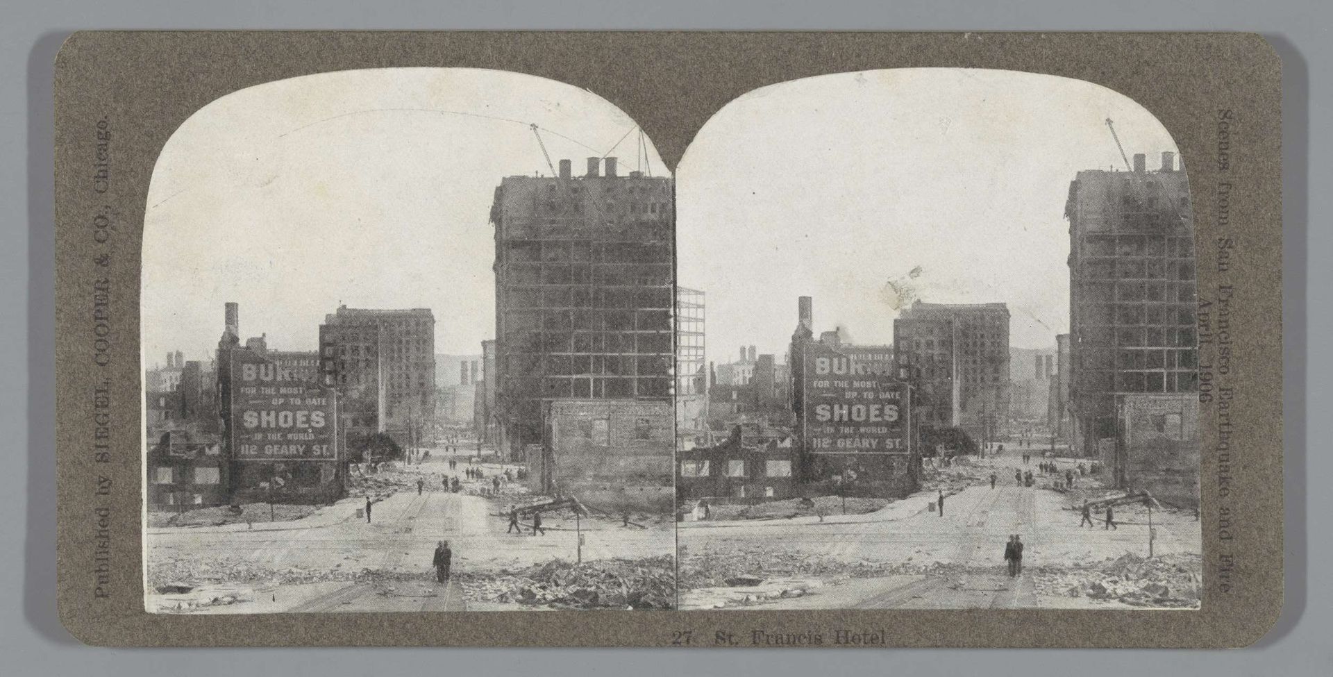 Gezicht op Union Square en het St. Francis Hotel na de aardbeving in San Francisco by Tom M. Phillips