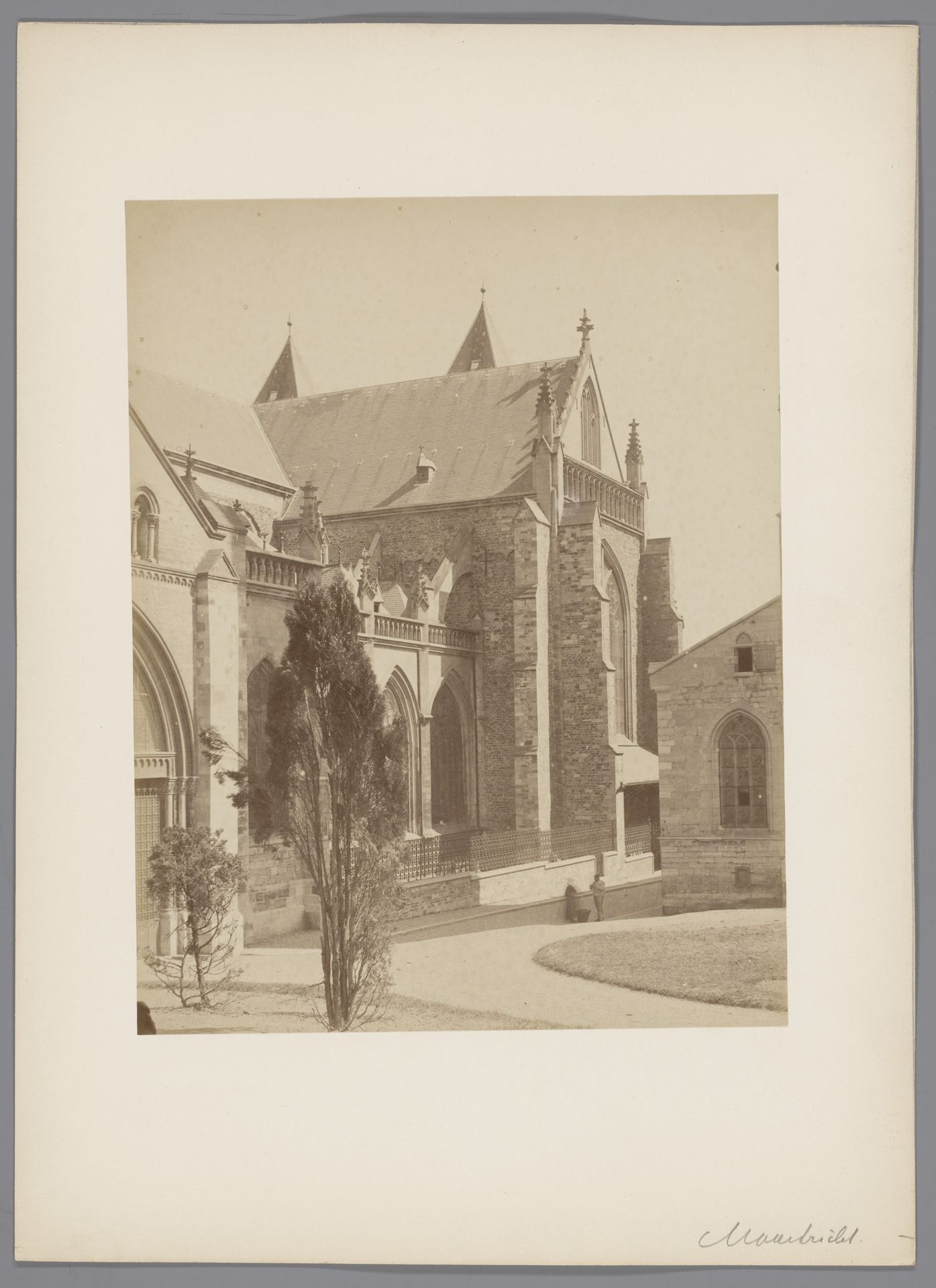 Zuidzijde van de Sint-Servaasbasiliek te Maastricht by anoniem (Monumentenzorg)