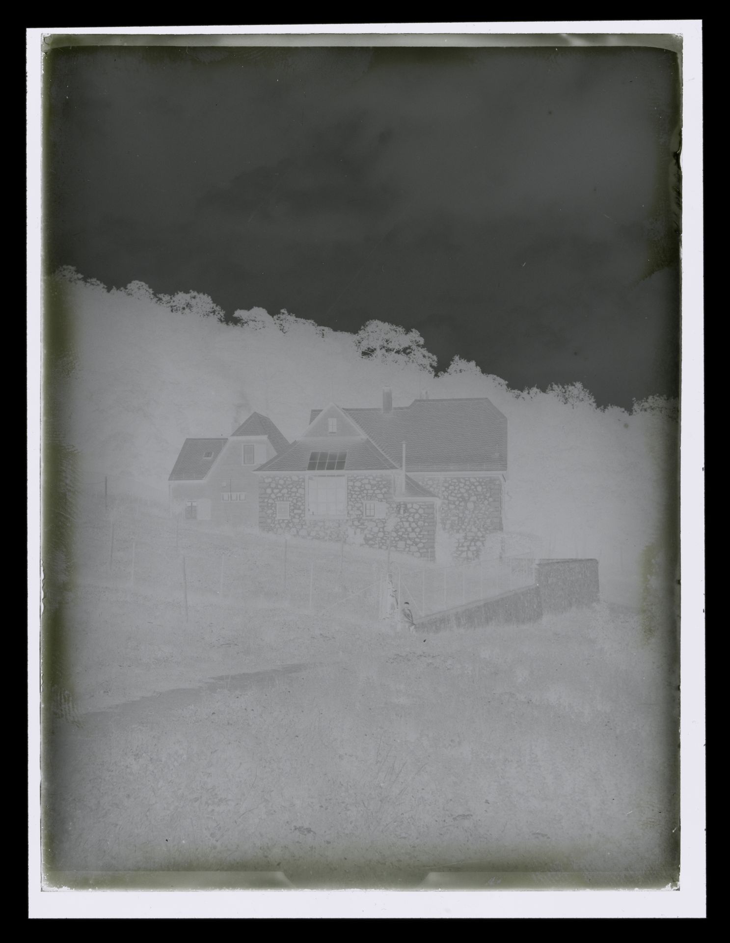 Gezicht op een stenen huis by Laurens Lodewijk Kleijn