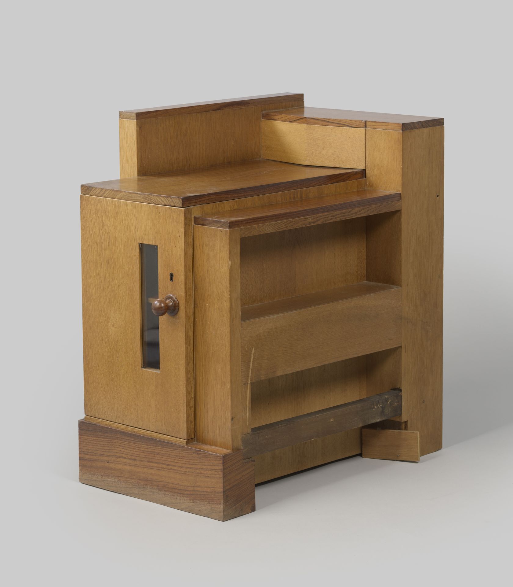 kast, behorend bij een bank by E.G.C. Schubad