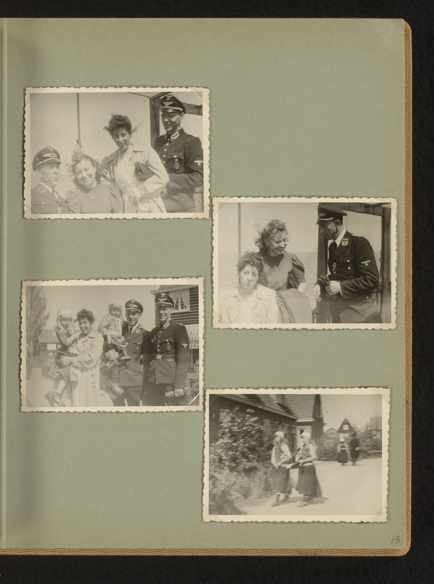 Duitse militairen in Marken by Anonymous