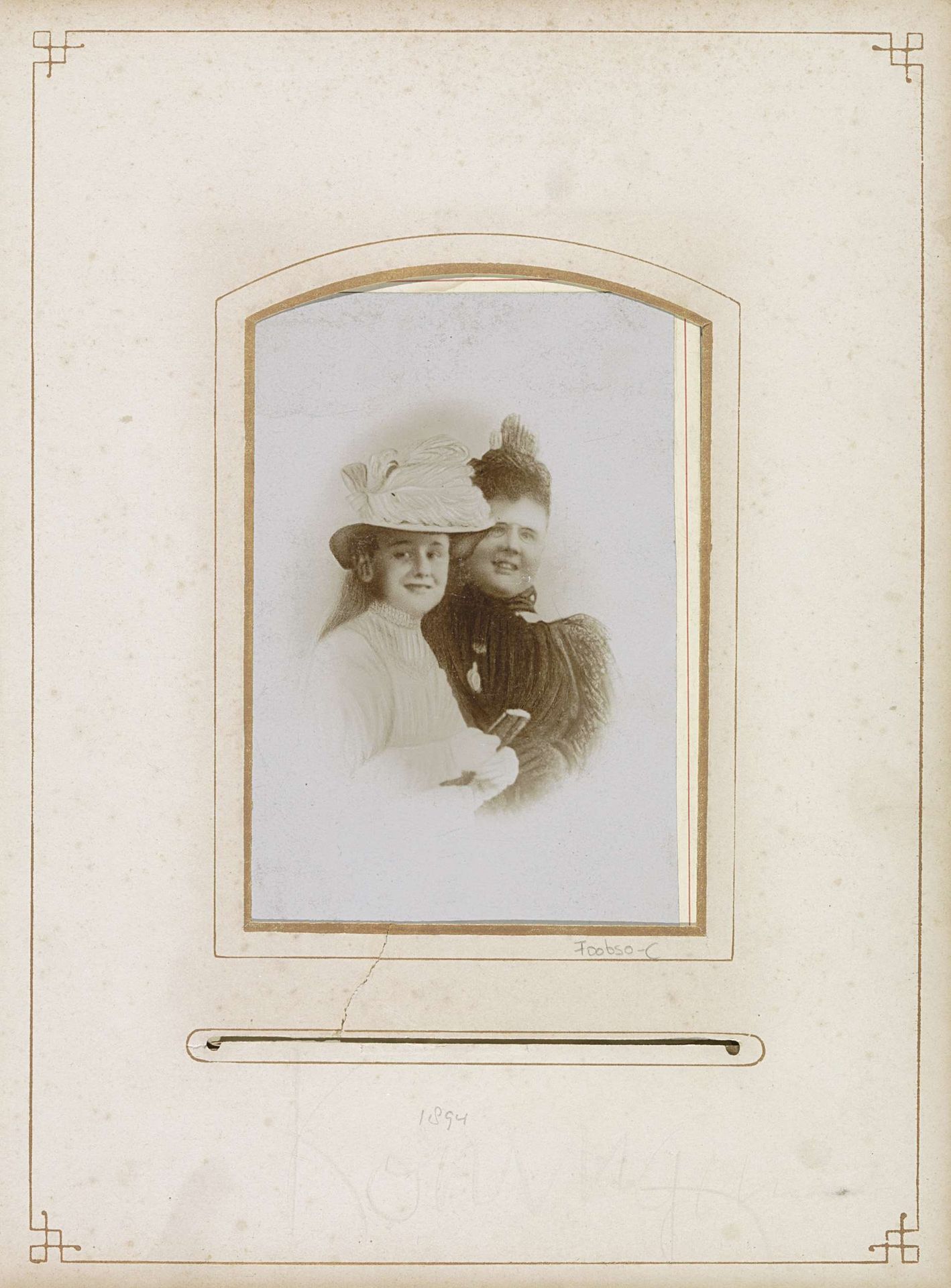 Portret van prinses Wilhelmina en koningin-regentes Emma by M.M. Couvée