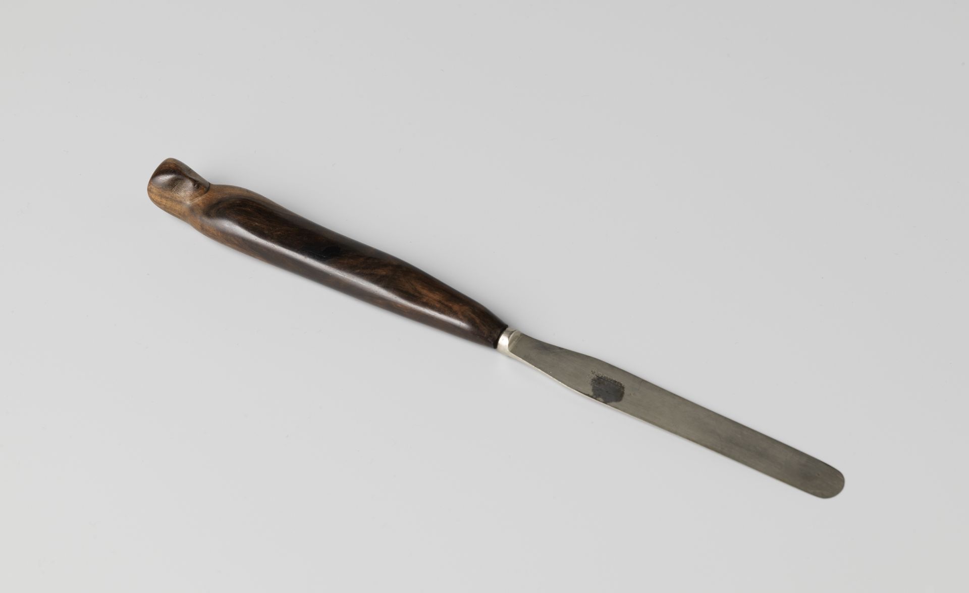 Brievenopener met houten handvat by Willem Rädecker