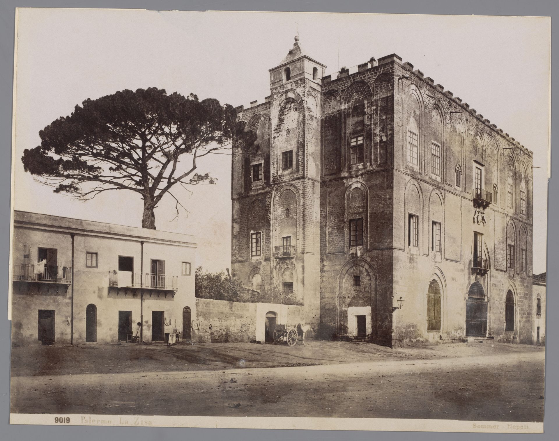 Gezicht op La Zisa te Palermo, Sicilië by Giorgio Sommer