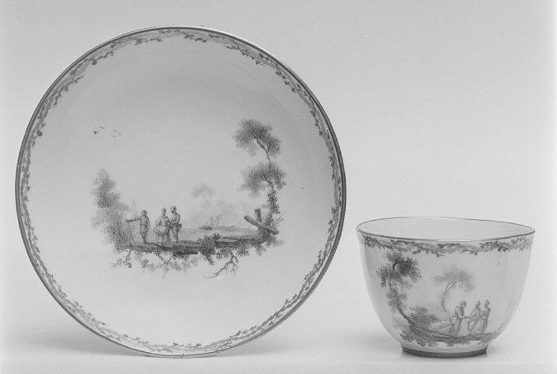 Teabowl and saucer by Loosdrecht