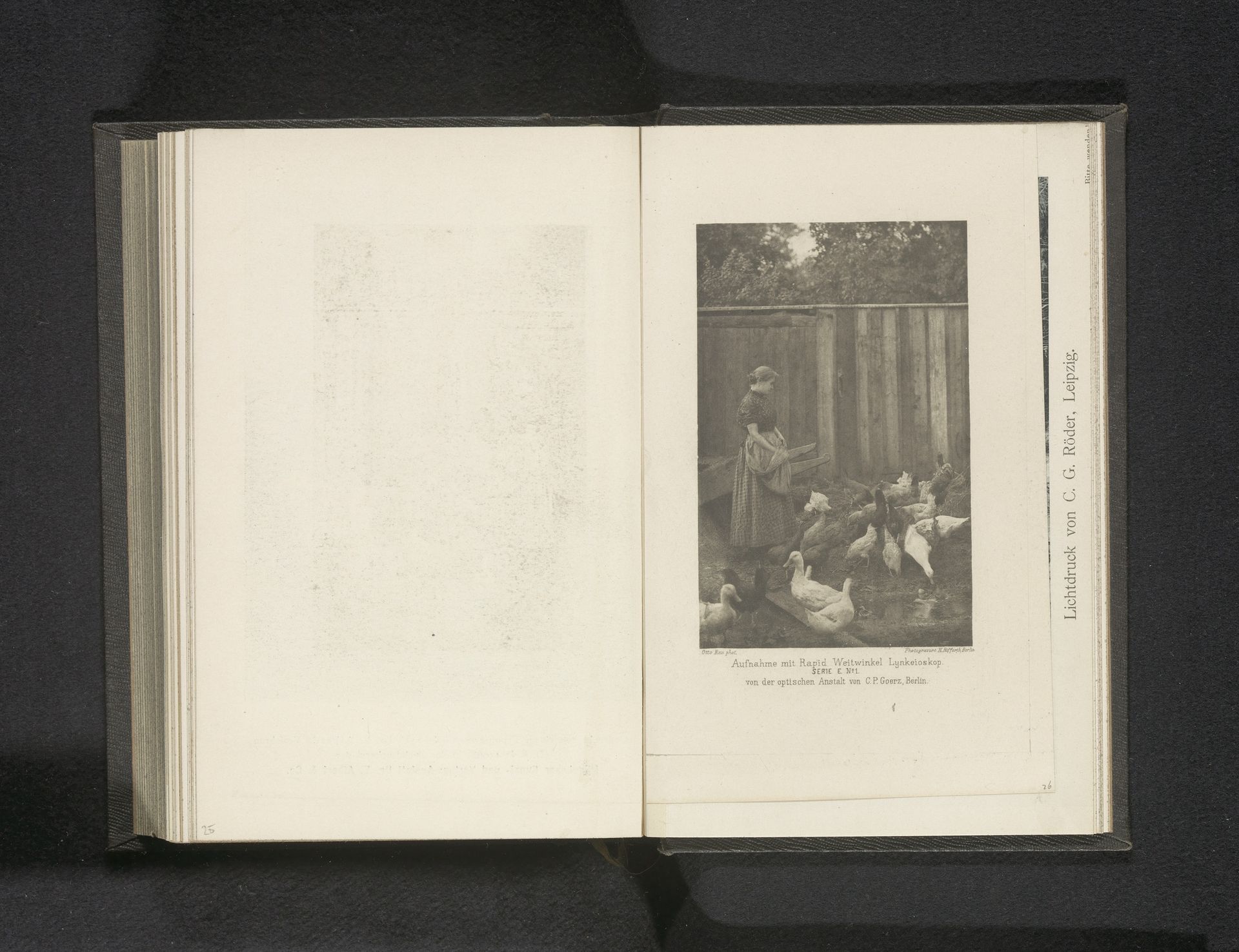 Boerin voert vogels by Otto Rau