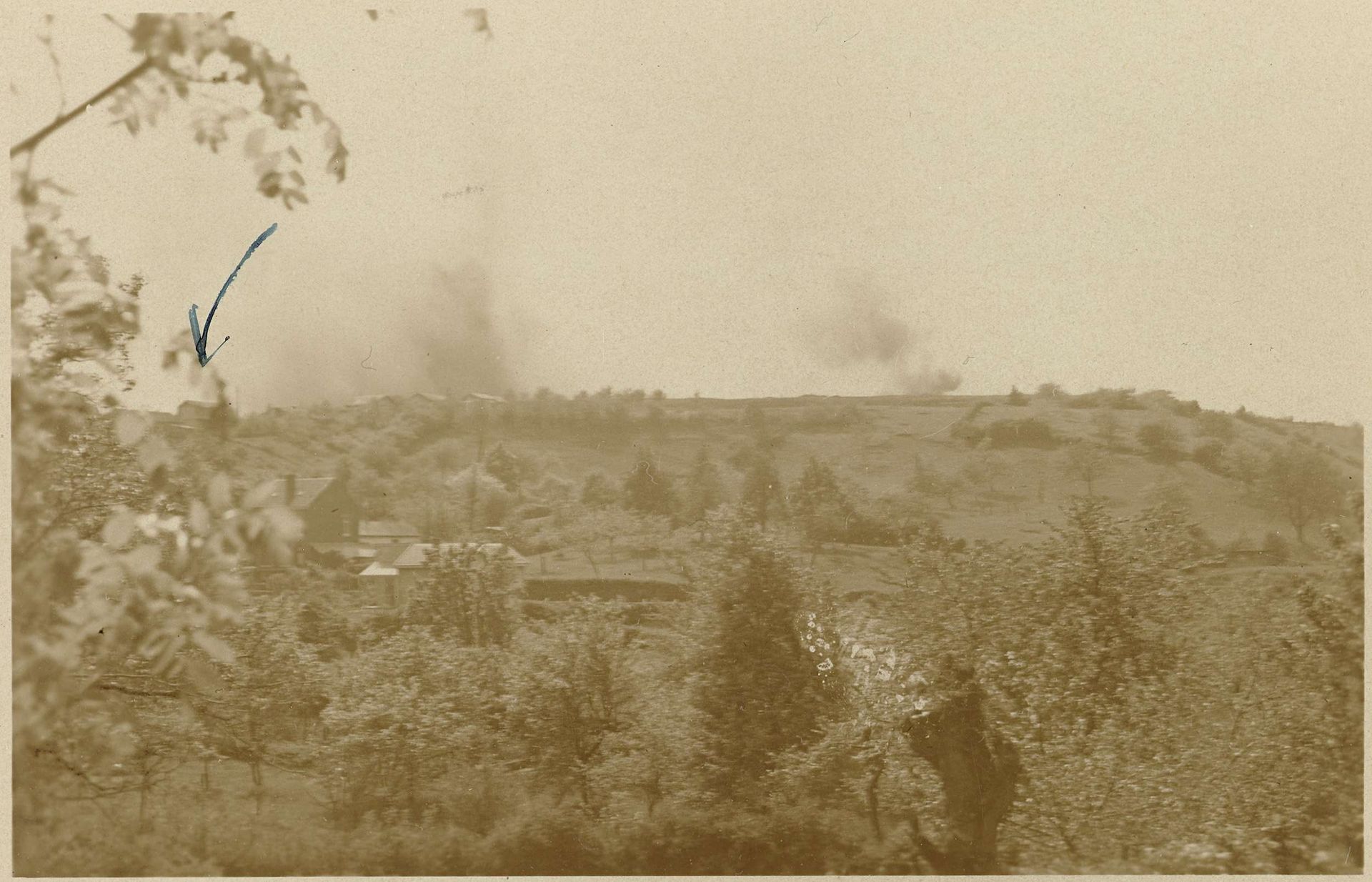 Landschap met in de verte rookpluimen by Anonymous