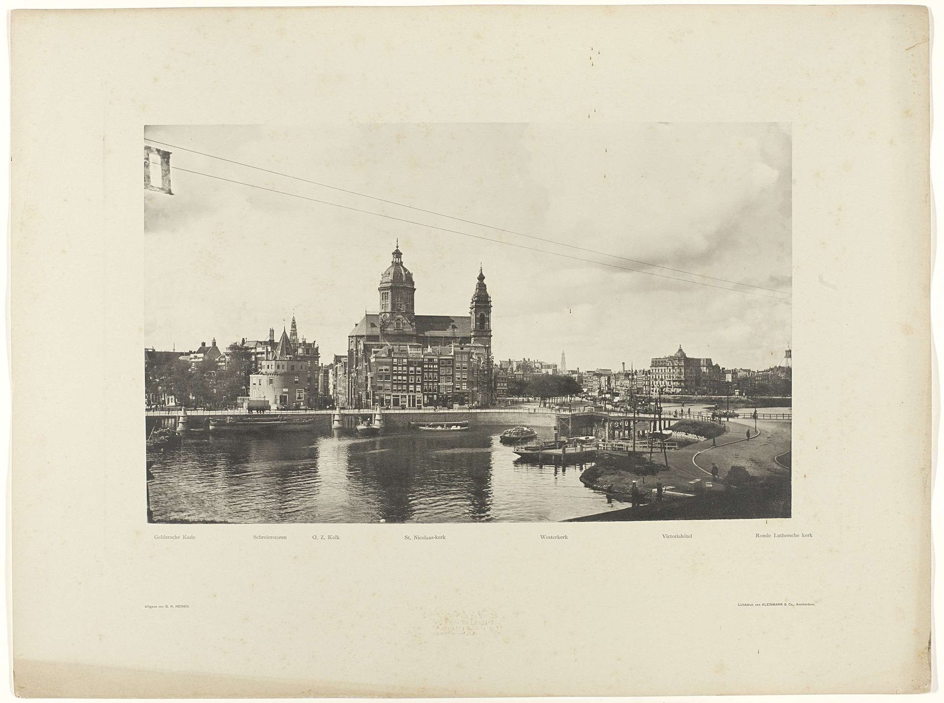 Prins Hendrikkade met Schreierstoren, Sint-Nicolaaskerk en Victoria Hotel, gezien vanaf de Oostertoegang, Amsterdam by Gerrit Hendricus Heinen