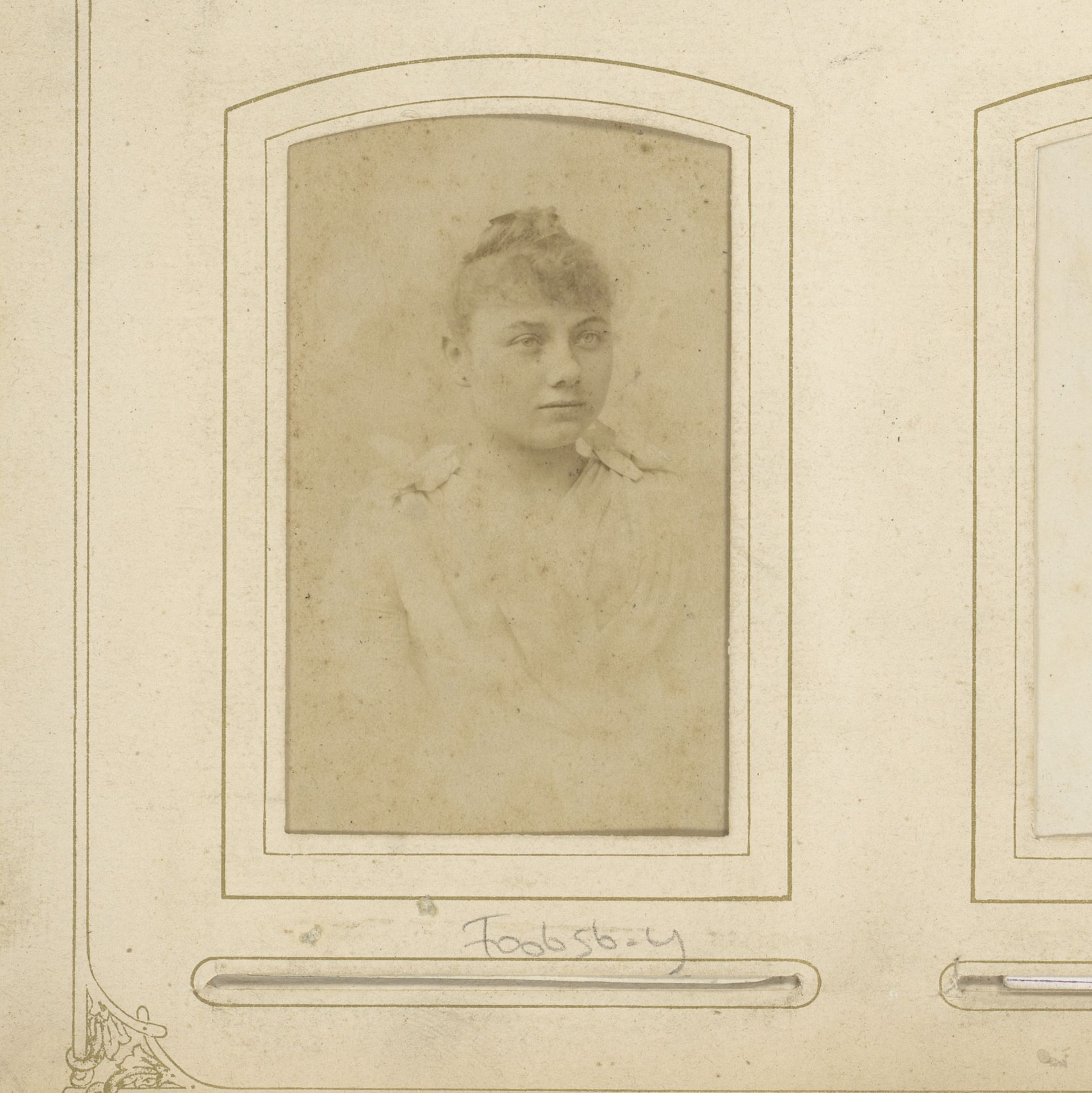 Portret van een vrouw, aangeduid als Clarita Timerans by Boute-Dooreman