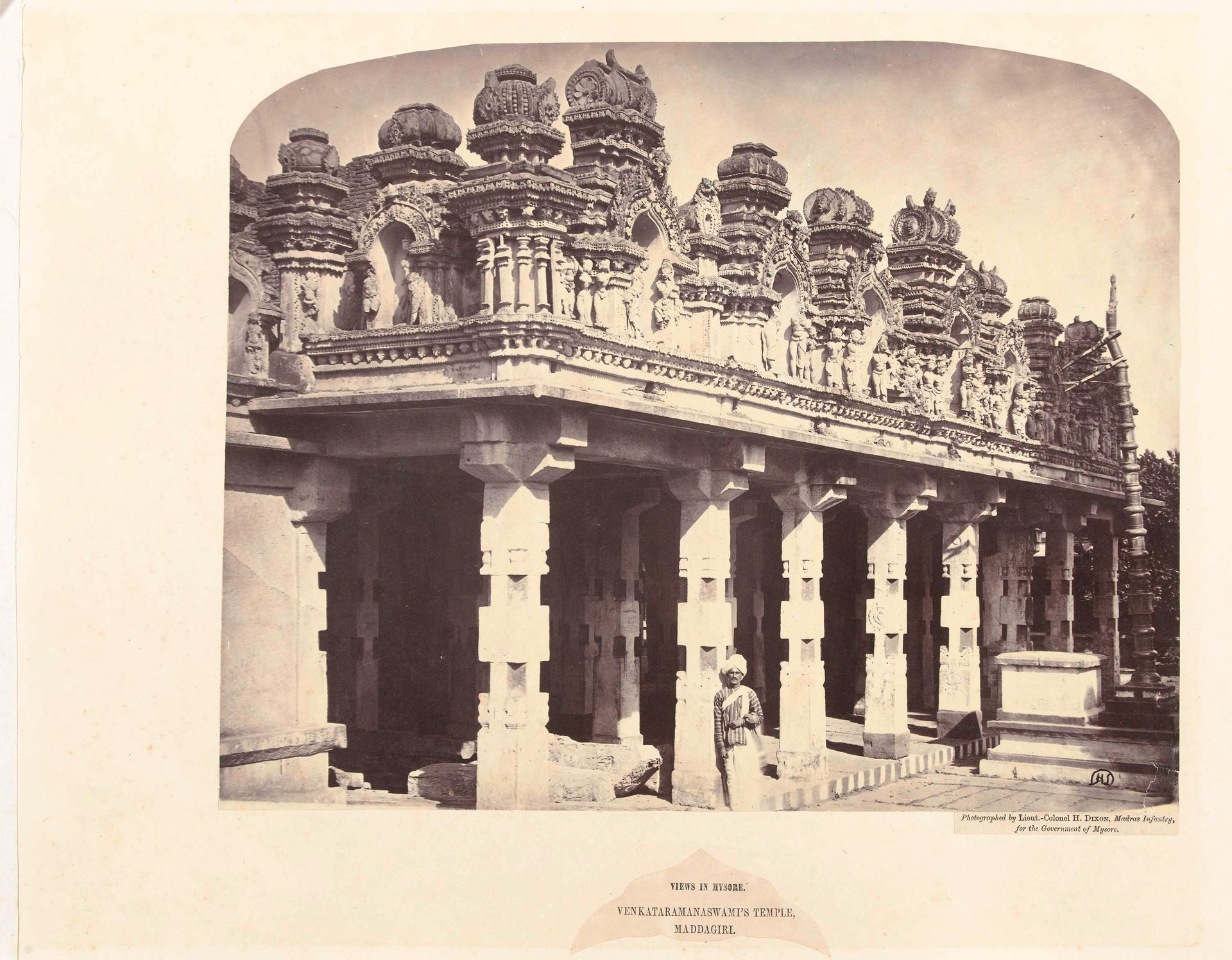 Tempel van Venkataramanaswami in Madhugiri, India by Henry Dixon