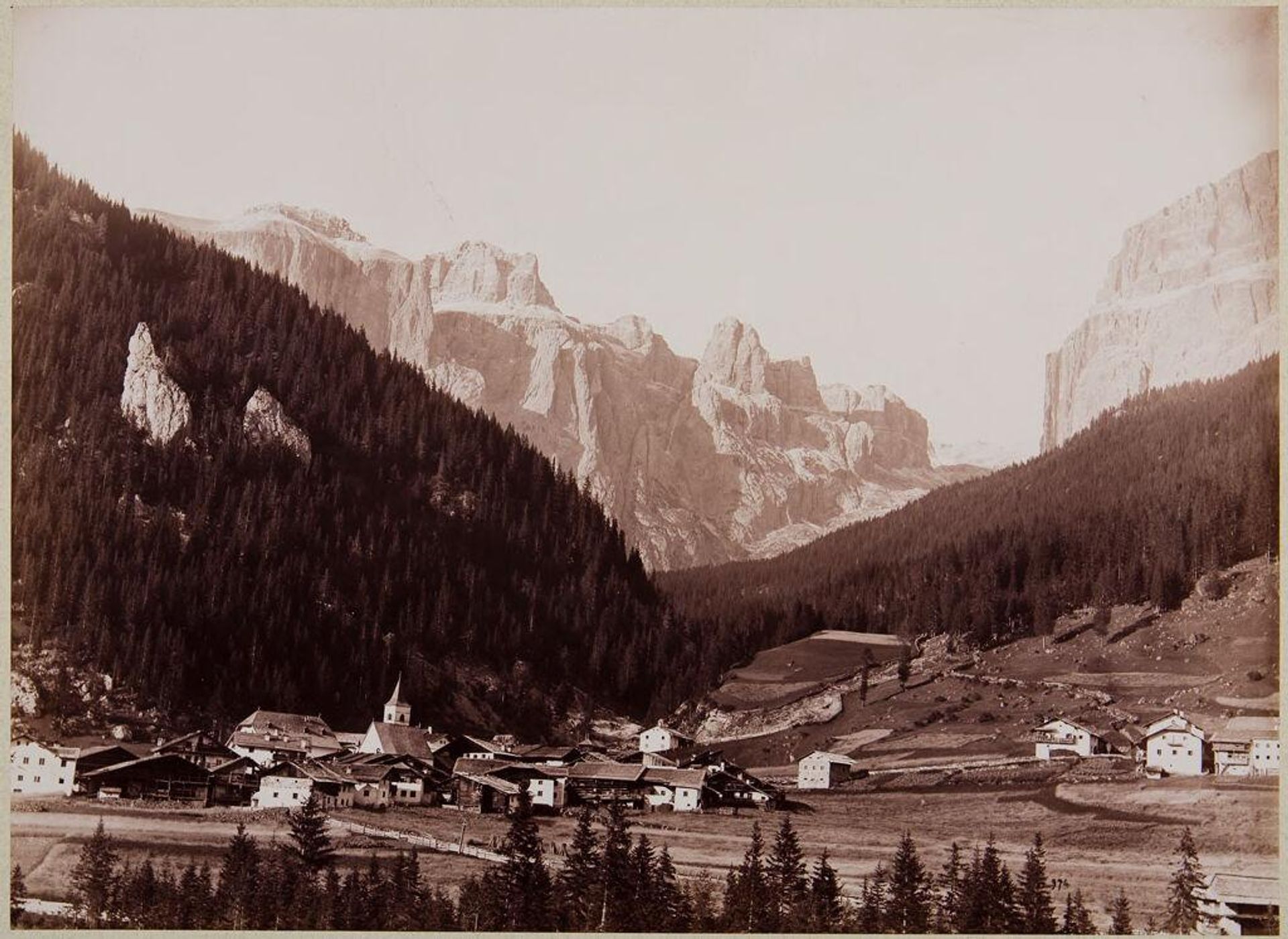 Hameau Canazei prÃ¨s Campitello by Vittorio Sella