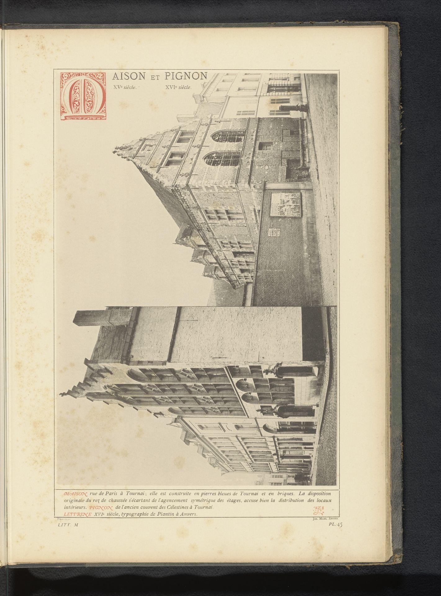 Gezicht op een huis aan de Rue de Paris en een gezicht op een deel van het Celestijnenklooster in Doornik, België by Anonymous