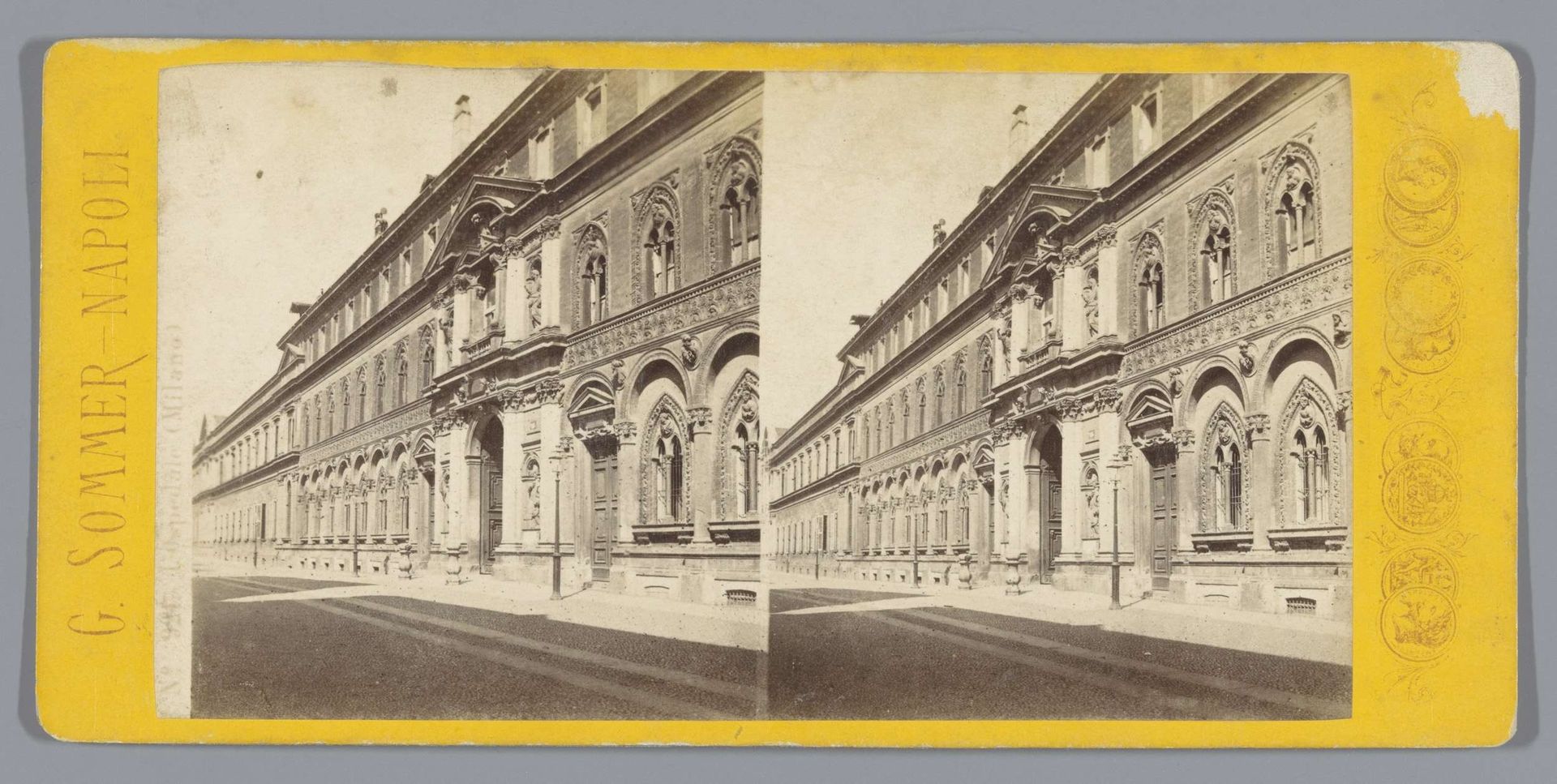 Gezicht op de poort van het Ospedale Maggiore in Milaan by Giorgio Sommer