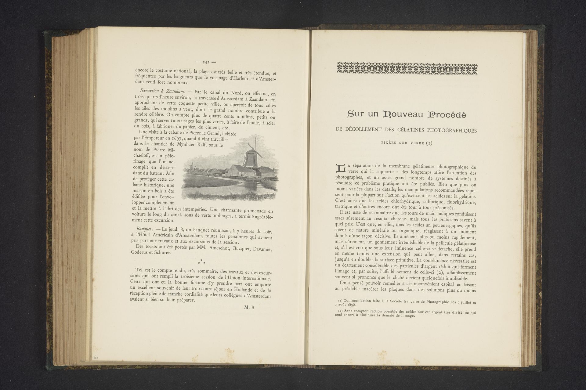 Gezicht op twee molens in Zaandam by Maurice Bucquet