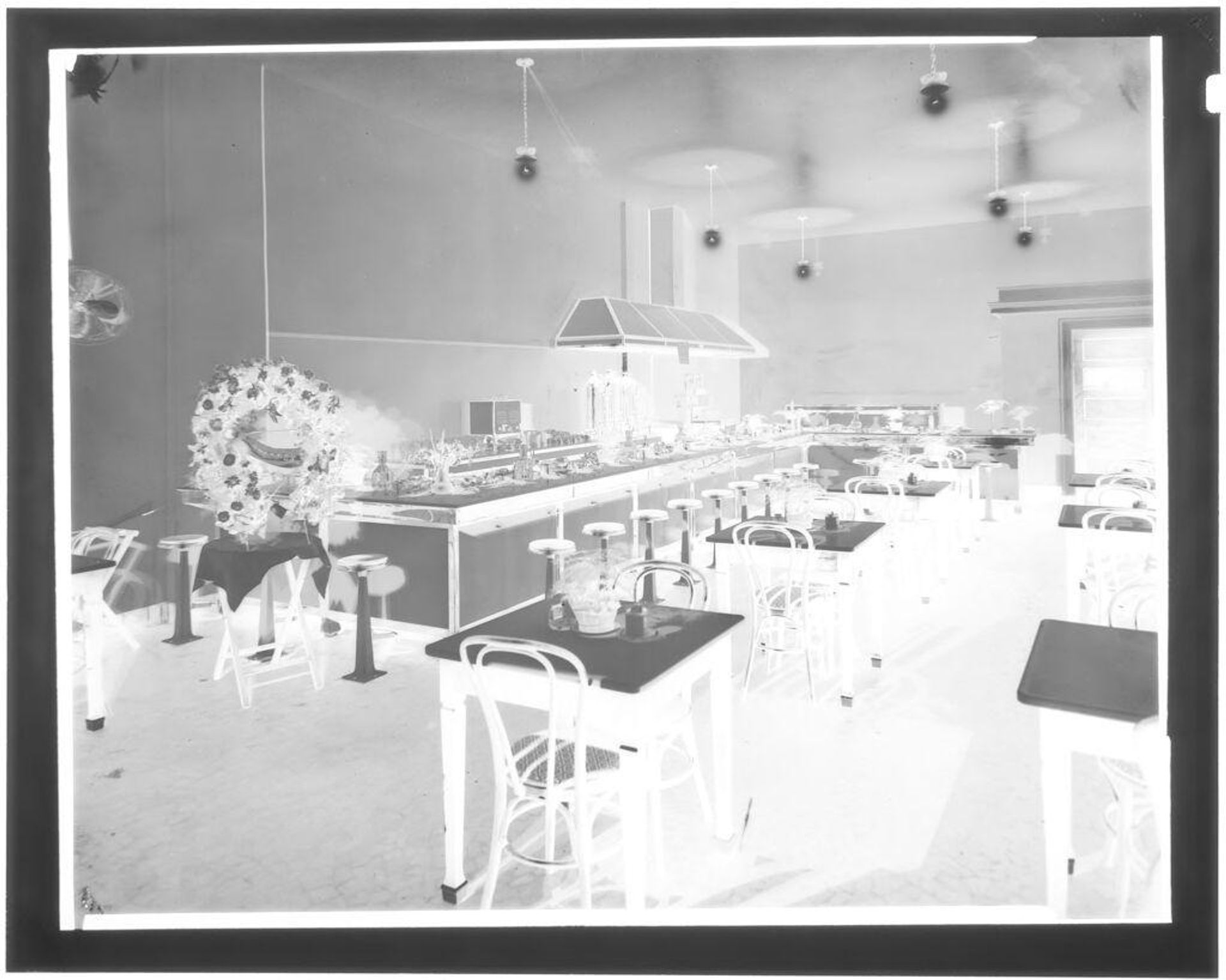 Untitled (cafeteria at Elliot Hotel) by Hamblin Studio