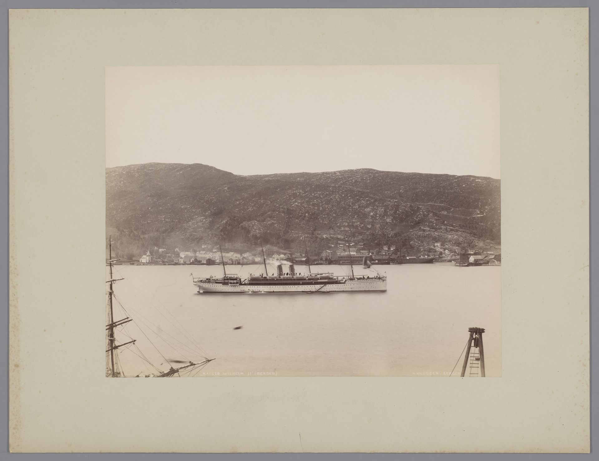 Schip "Kaiser Wilhelm II", Bergen, Noorwegen by Knud Knudsen
