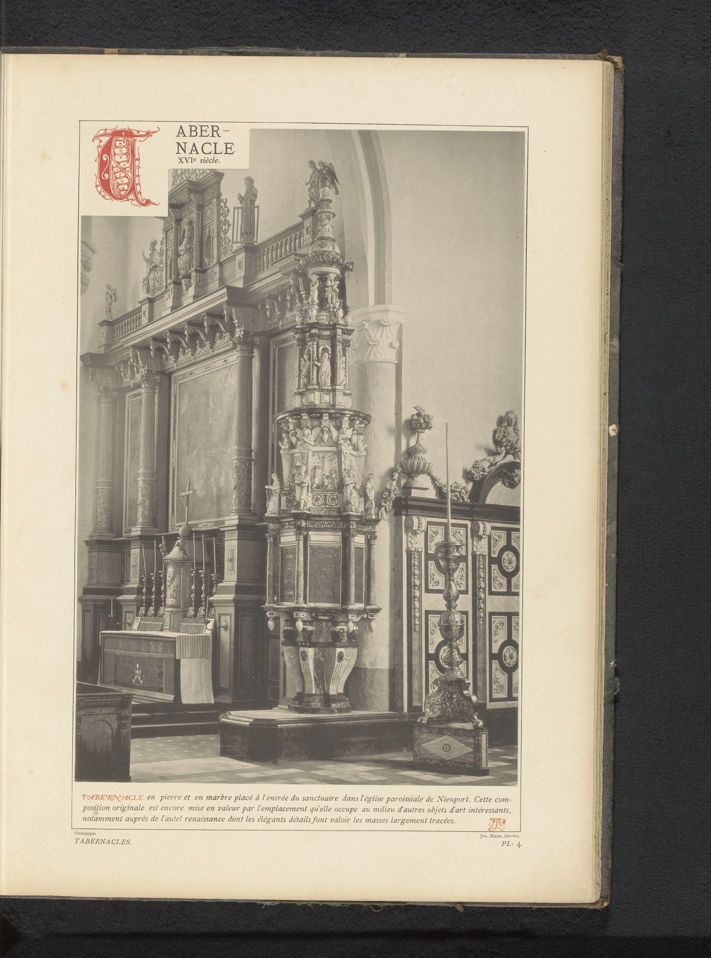 Tabernakel van steen en marmer in de Onze-Lieve-Vrouwekerk in Nieuwpoort, België by Anonymous