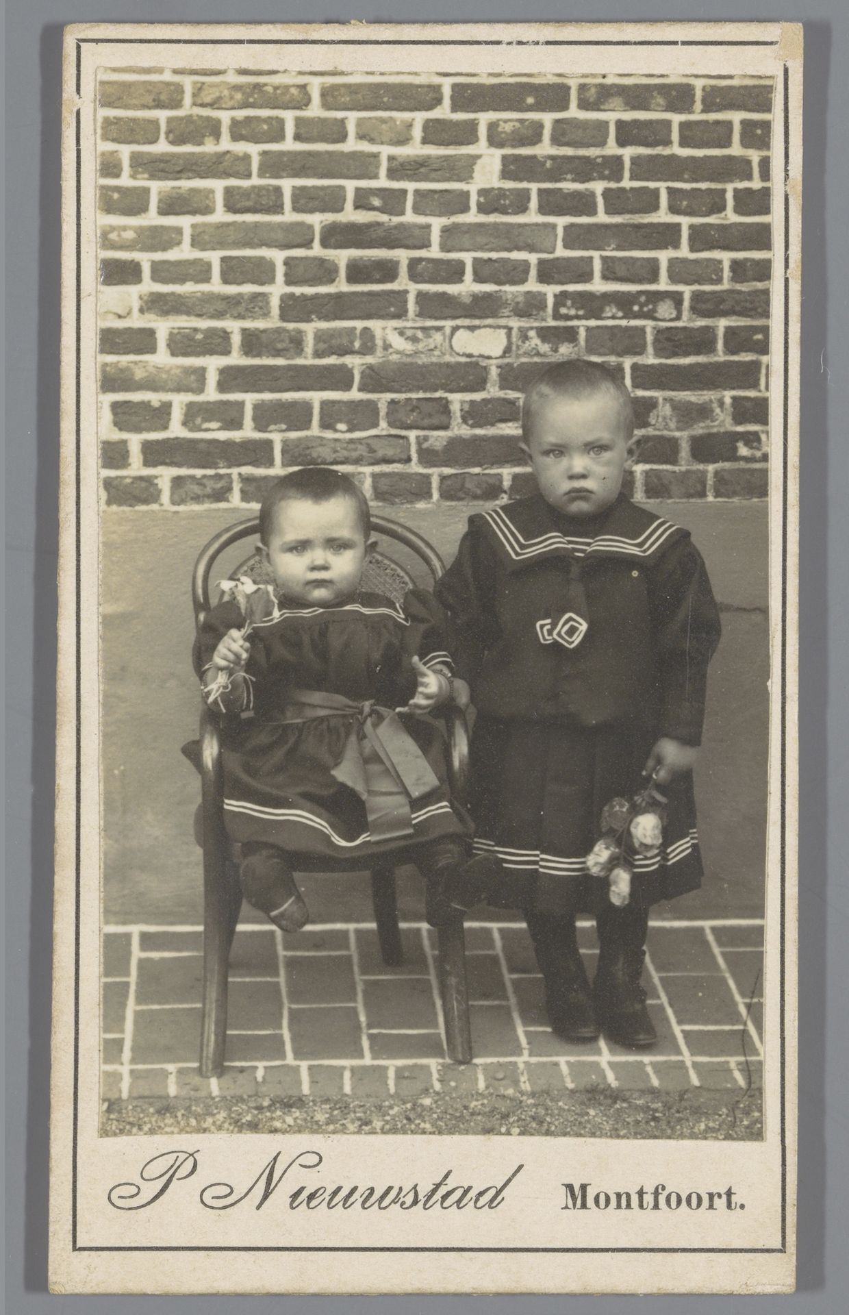 Portret van twee onbekende kinderen by Pieter Jan Nieuwstad