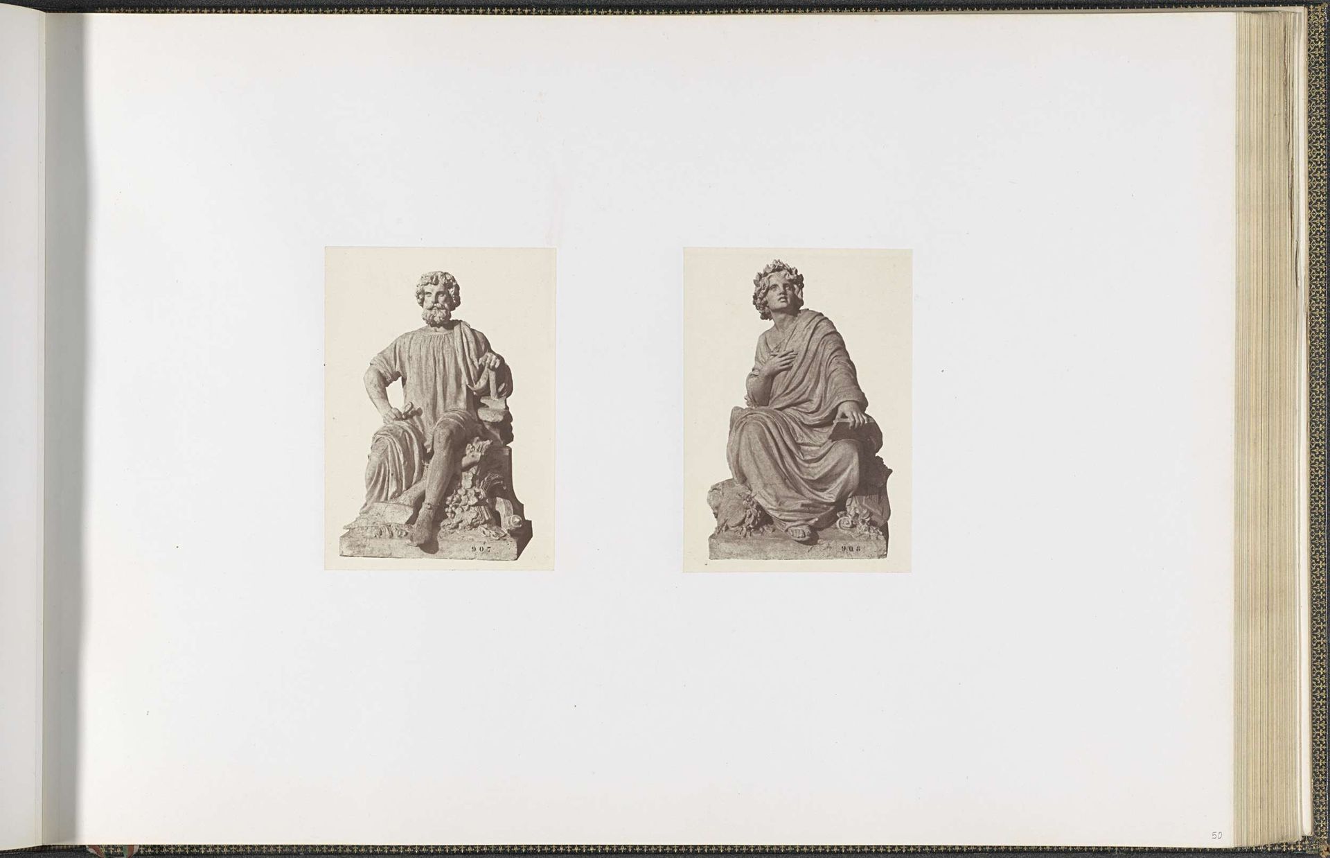 Gipsmodellen voor beeldhouwwerken op het Palais du Louvre: links "Le Travail manuel" en rechts "L'Art" door Auguste Ottin by Edouard Baldus