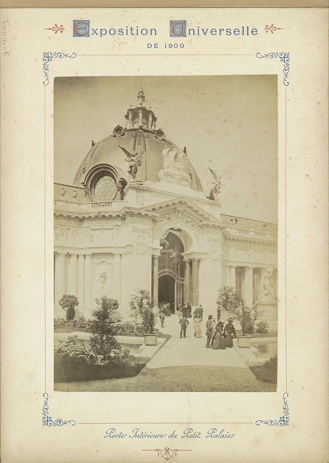 Toegangspoort van het Petit Palais in Parijs by Neurdein Frères