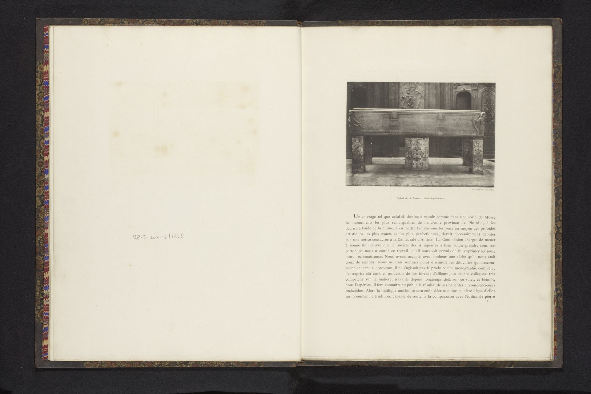 Doopvont in de Notre-Dame van Amiens by Anonymous