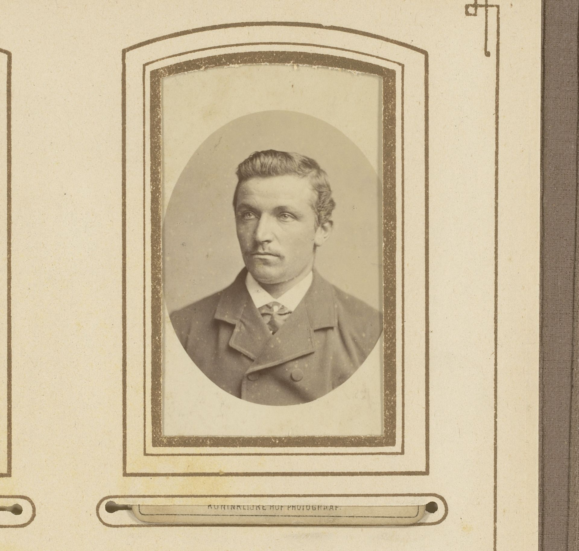 Portret van een man by Albert Greiner