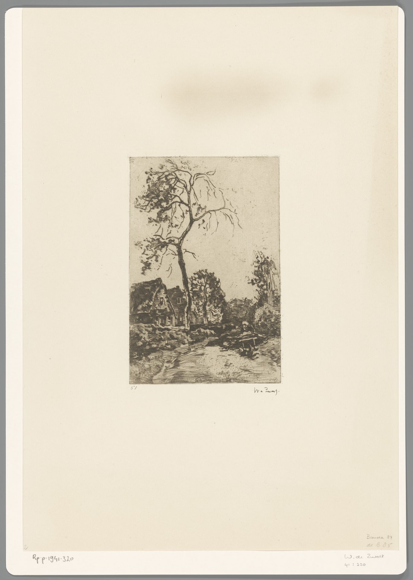 Landweg met boerderijen en vrouw met kruiwagen by Willem de Zwart