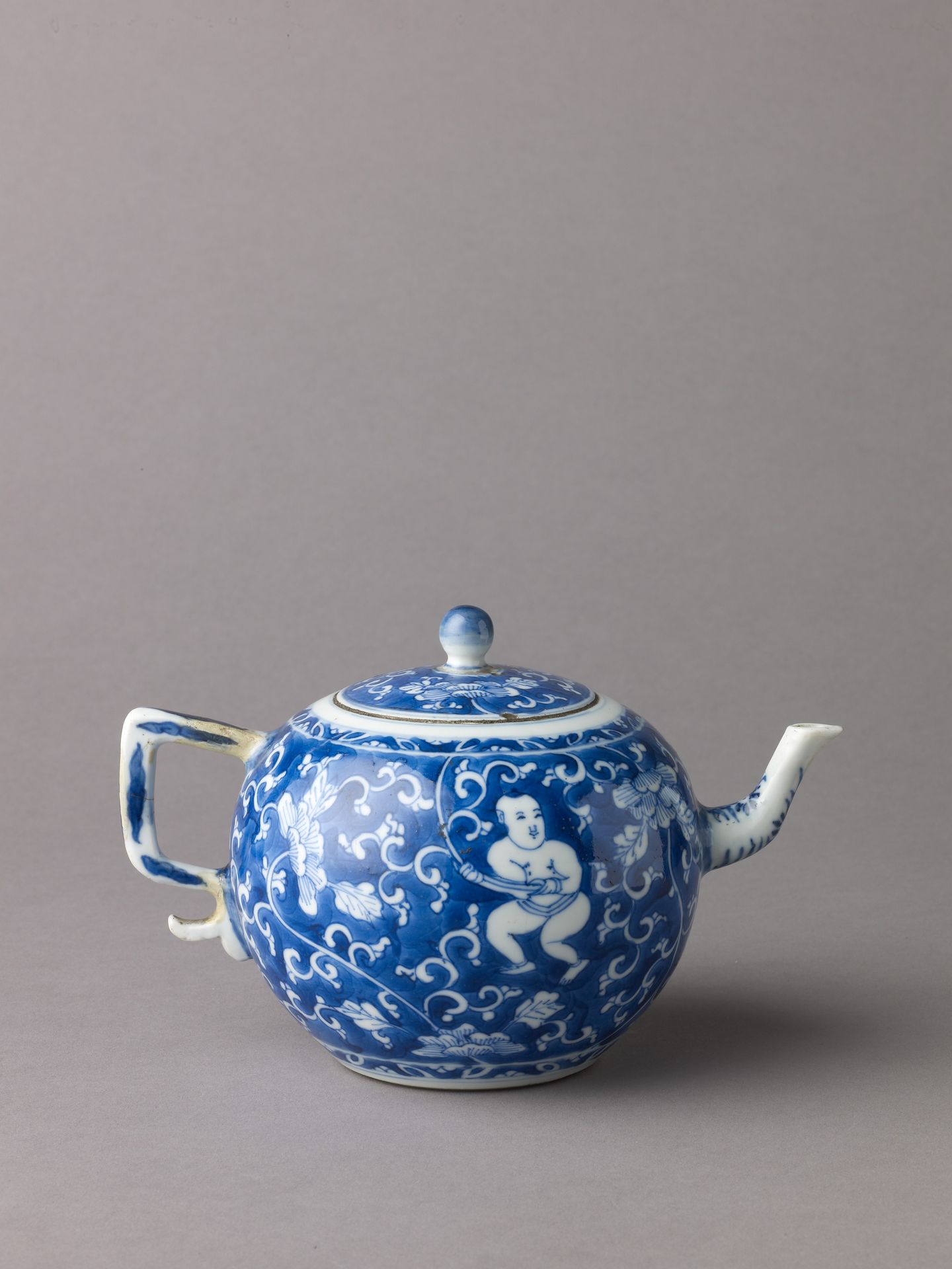 Covered wine pot or teapot by Chinese