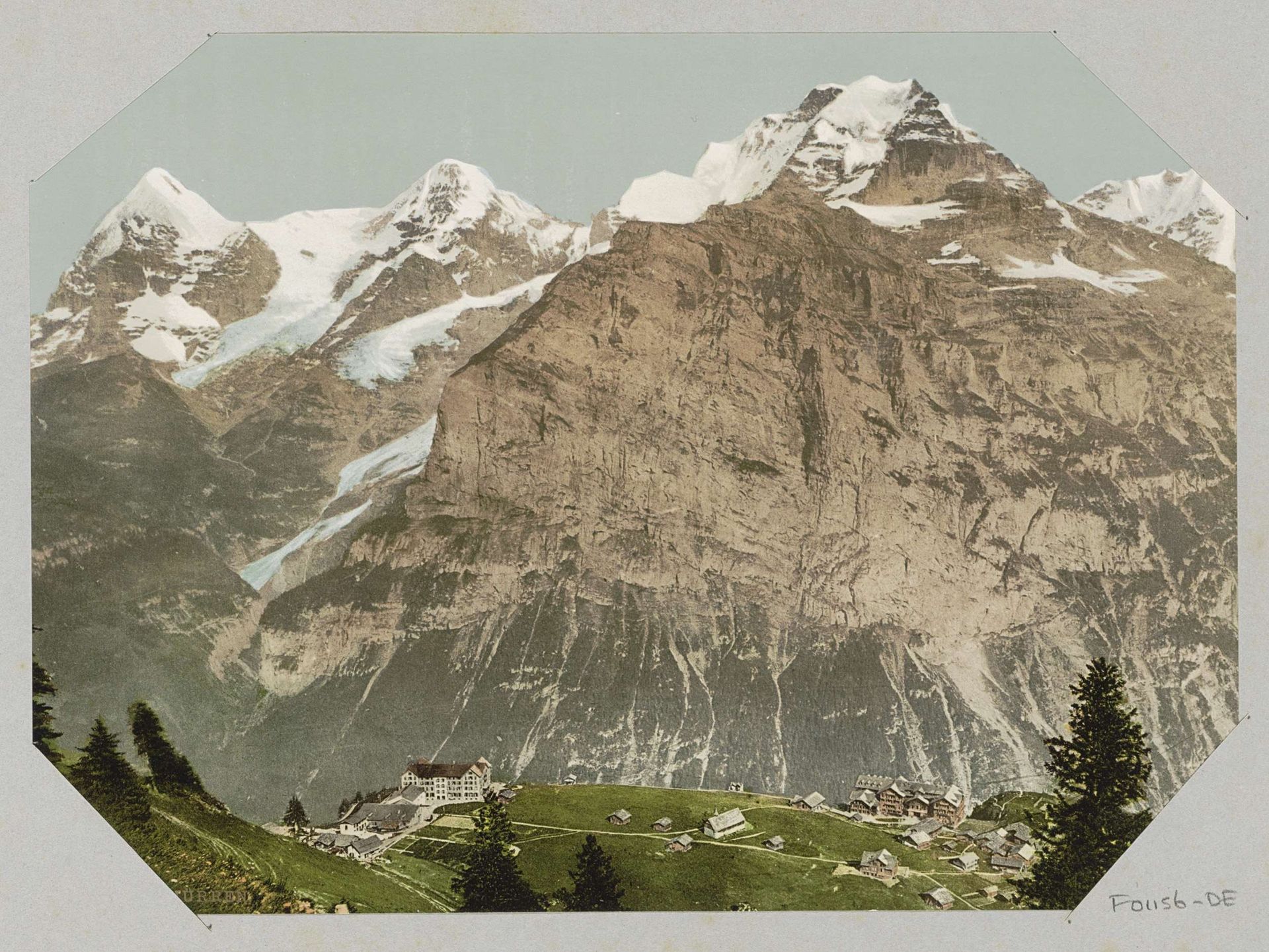 Gezicht op Mürren met de Jungfrau, Mönch en de Eiger by Photochrom Zürich