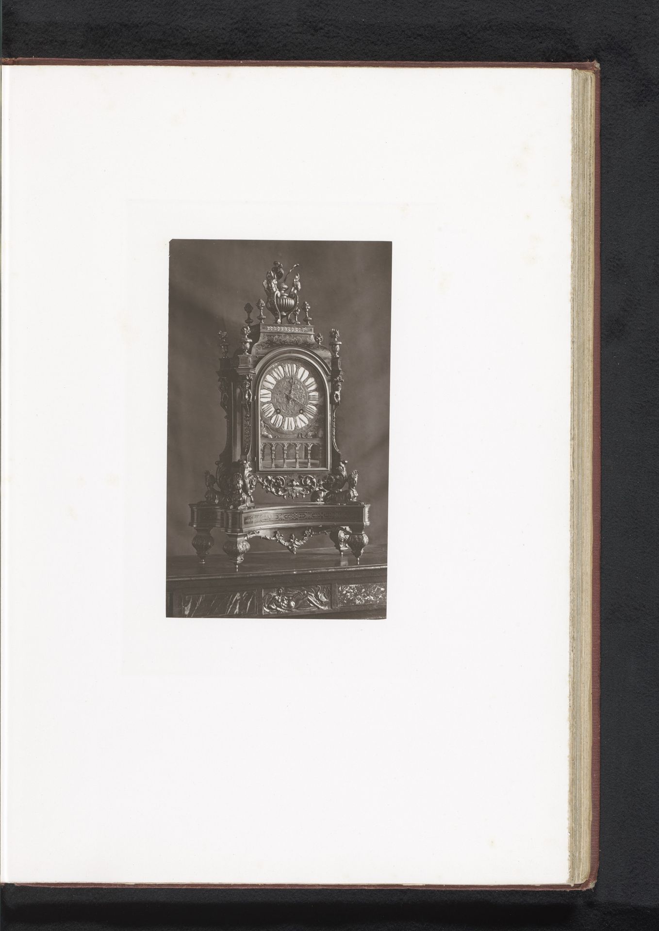 Pendule in de stijl van Lodewijk XIV, opgesteld tijdens de Exposition Rétrospective van 1873 in Tours, Frankrijk by Gabriel Blaise