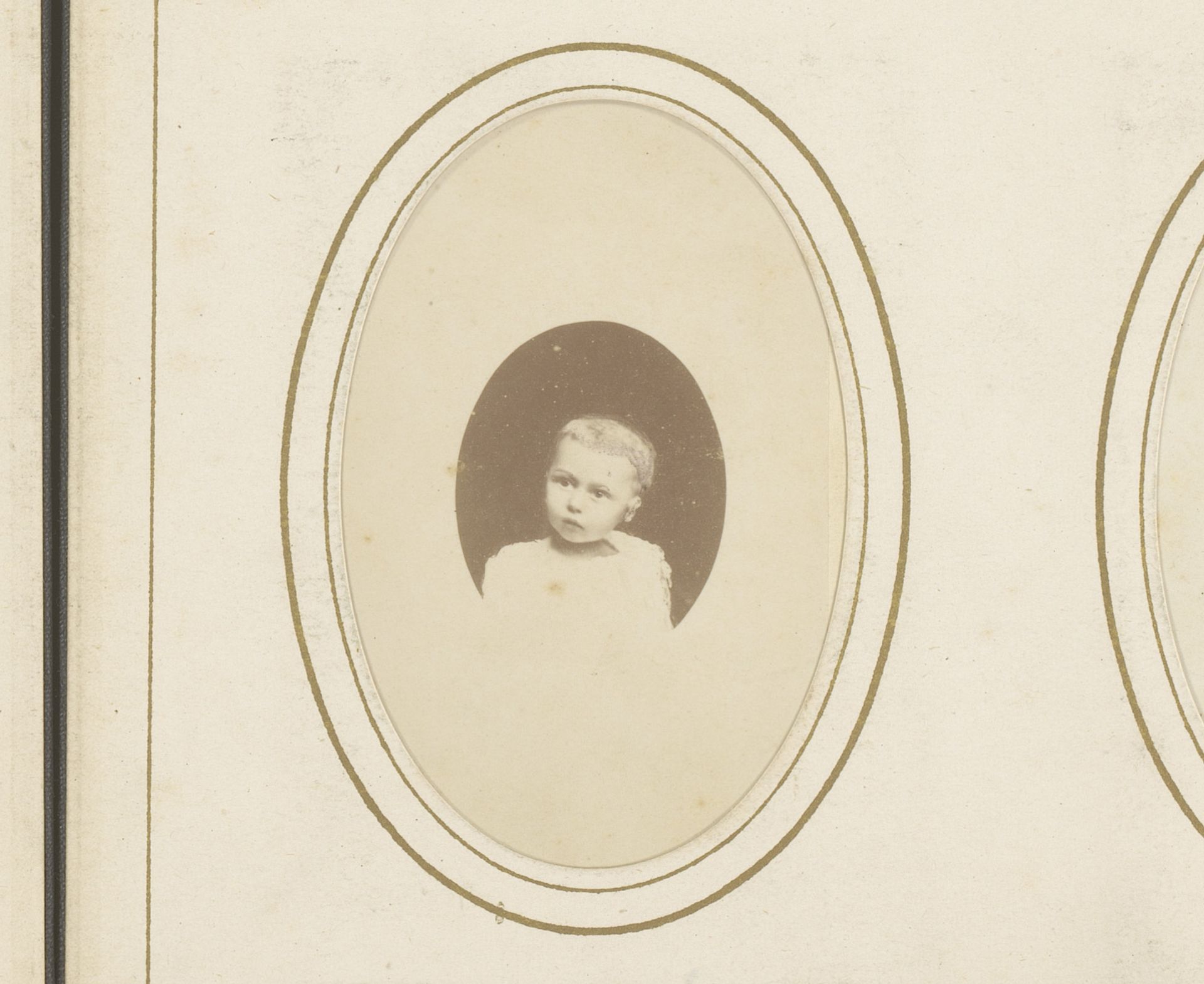 Portret van een kind by Albert Delabarre