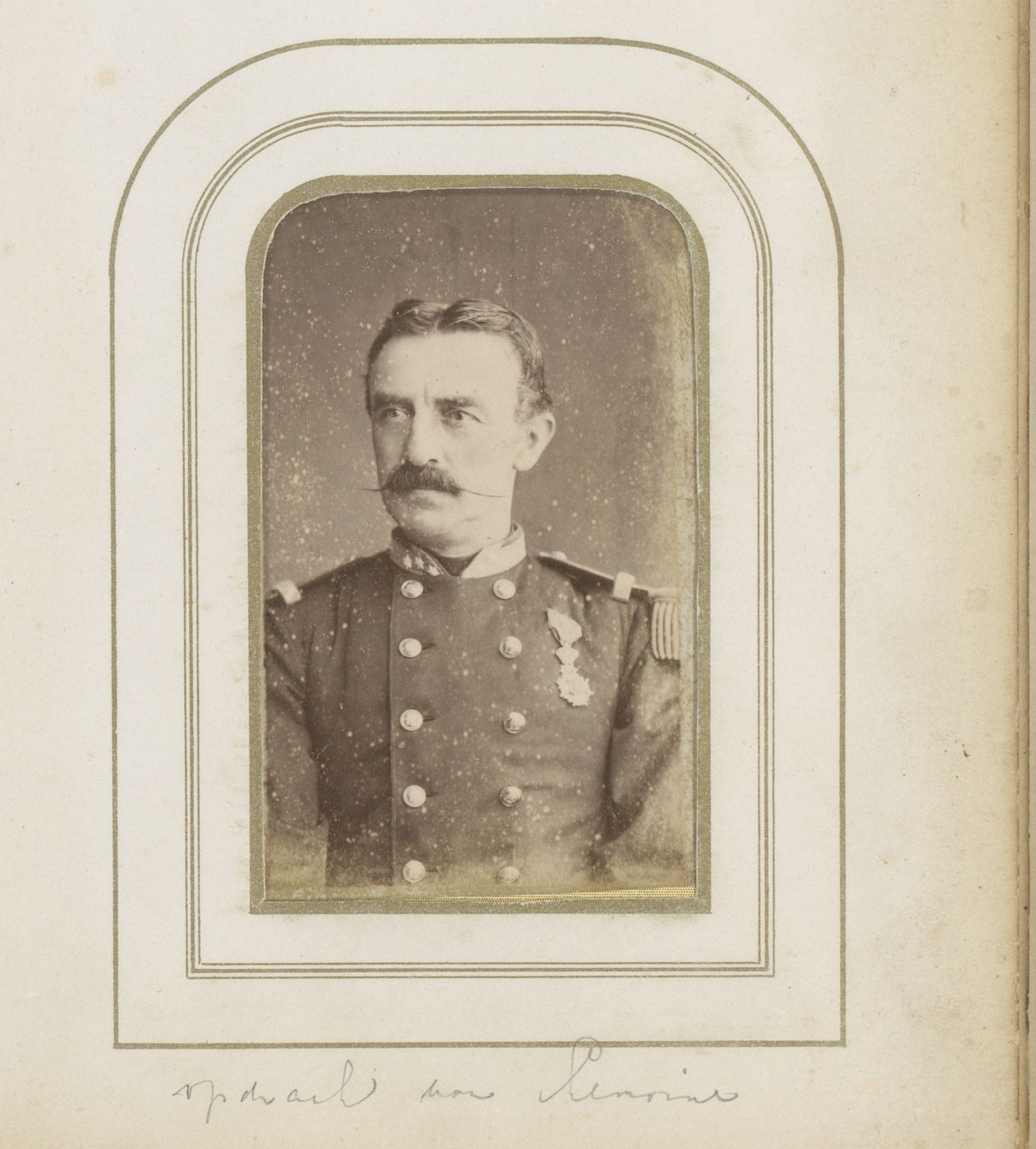 Portret van een man met snor in uniform by Léonard Hubert Zeyen
