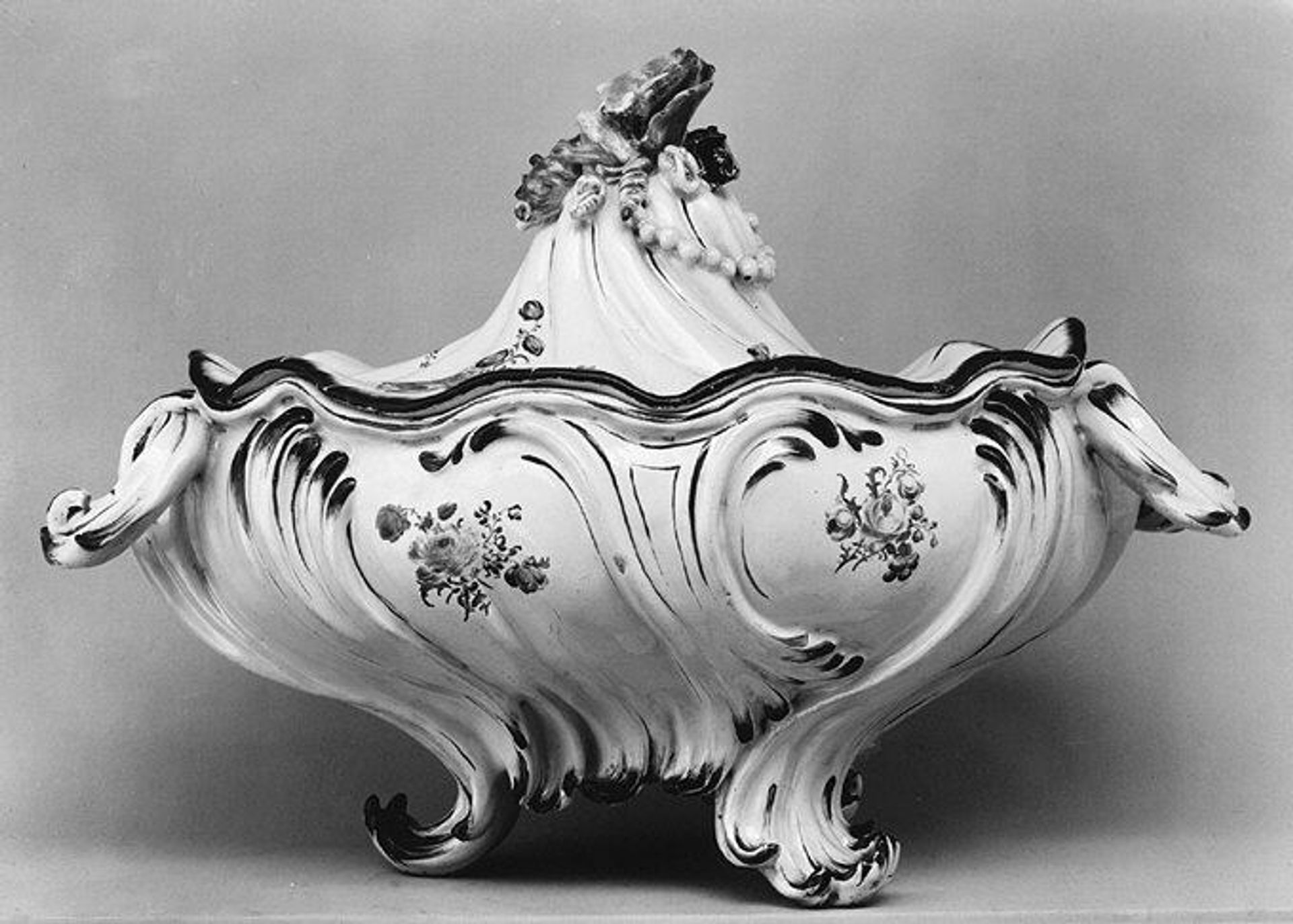 Tureen with cover (part of a set) by Pierre Chapelle II