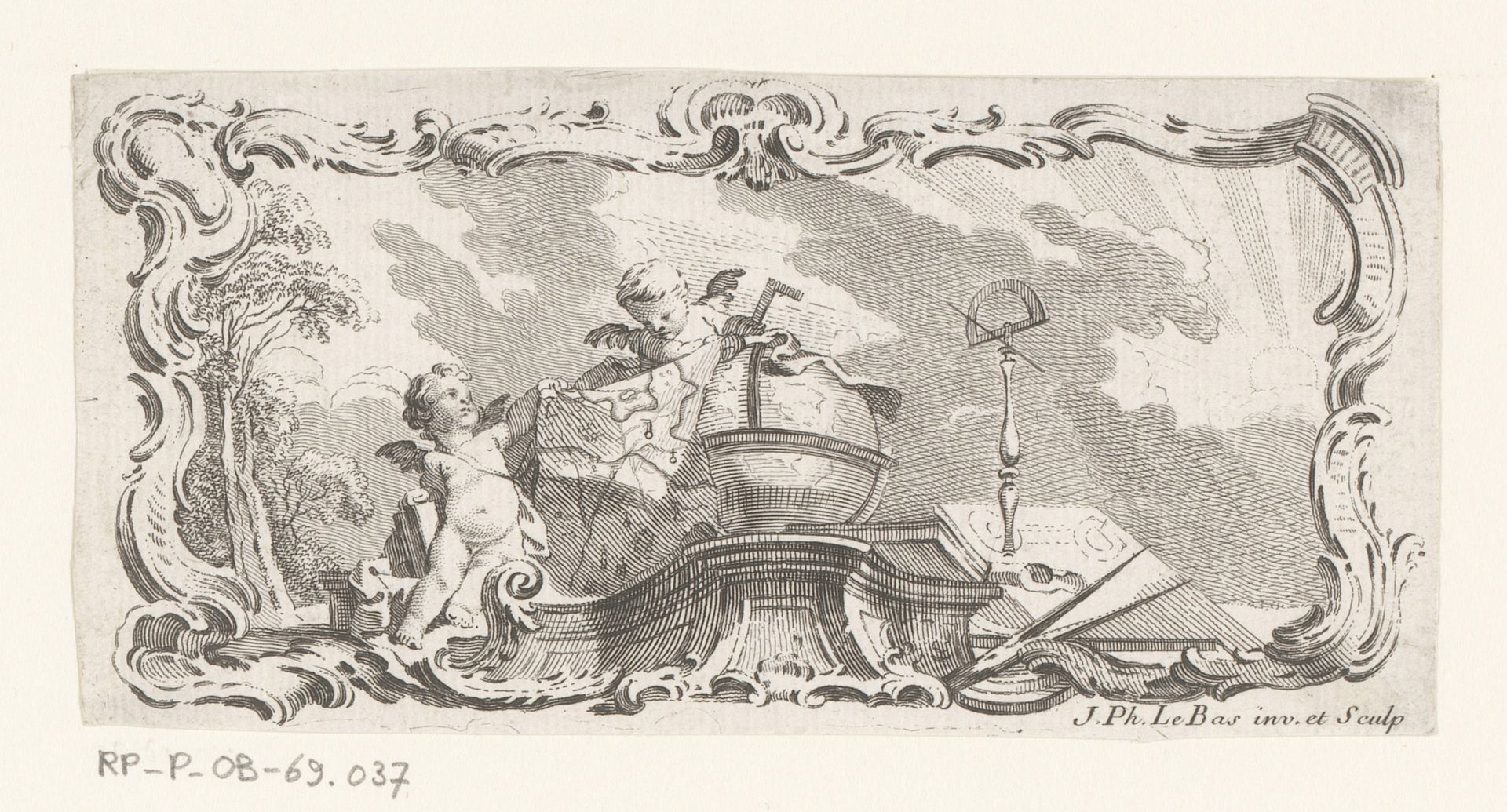 Vignet met twee putti met landkaart, globe en meetinstrumenten by Jacques Philippe Le Bas