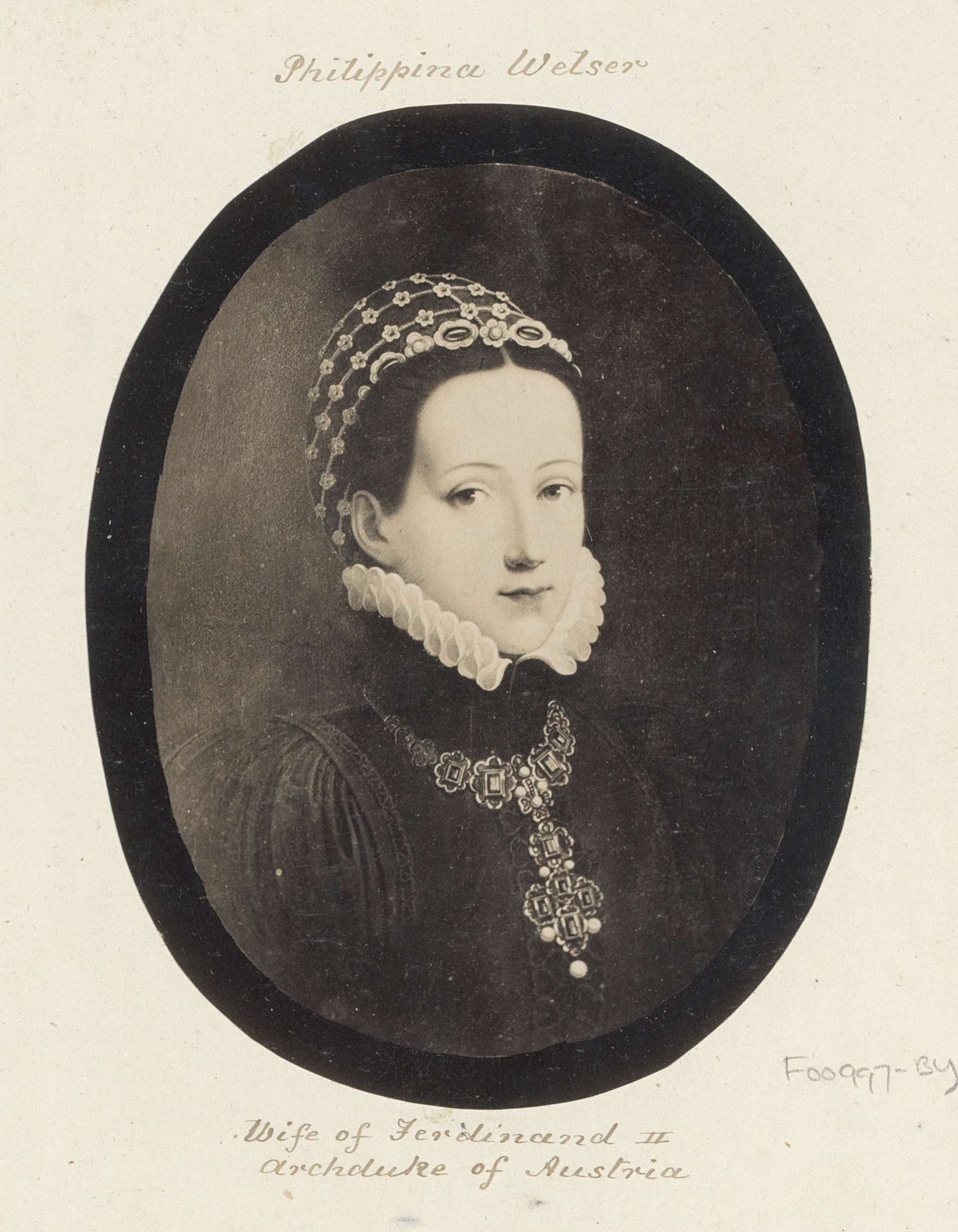 Fotoreproductie van (vermoedelijk) een schilderij voorstellend een portret van Philippine Welser by Anonymous