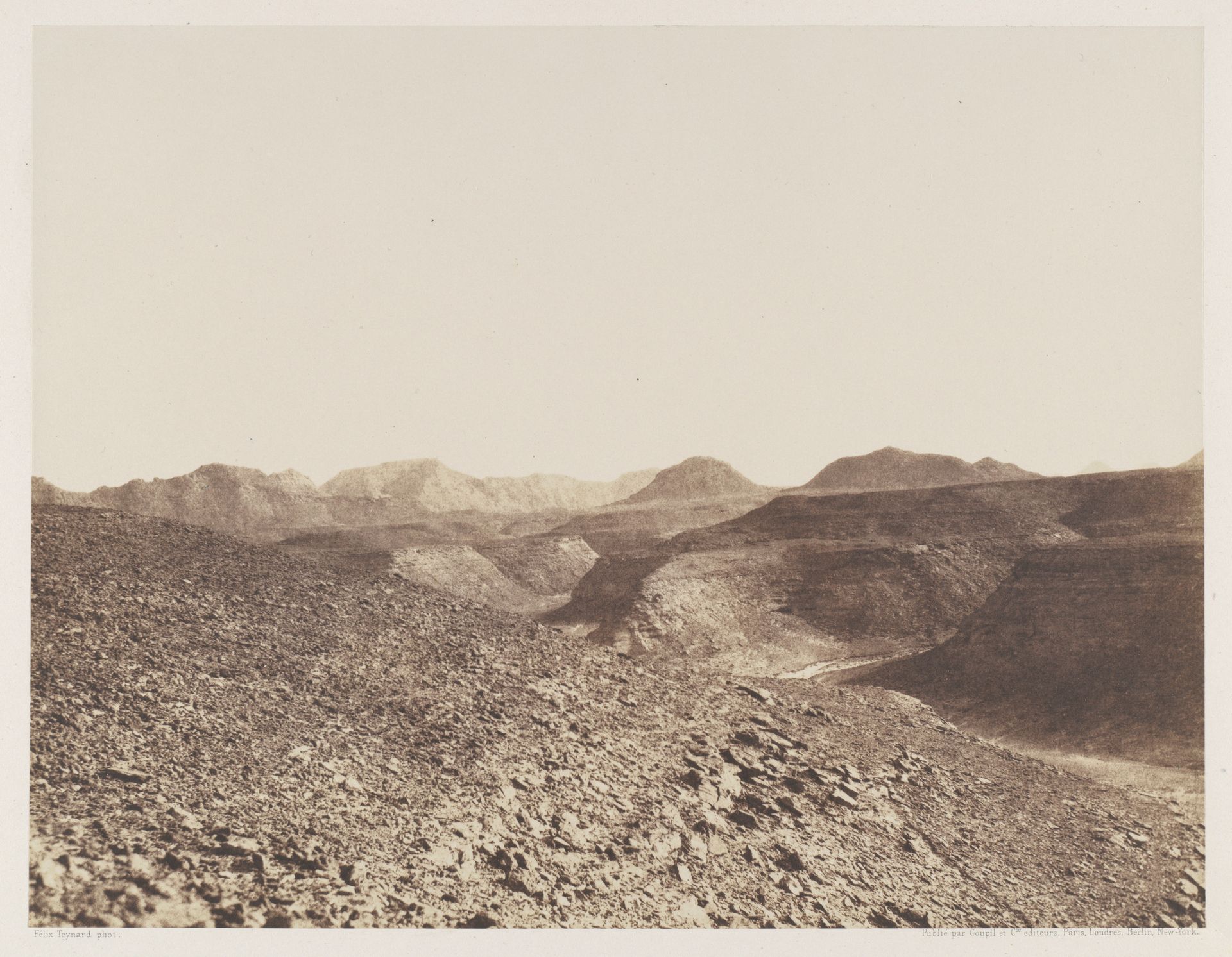 Nubie, Environs d'Ibrîm, Chaine Arabique - Vue d'un Ravin by Félix Teynard
