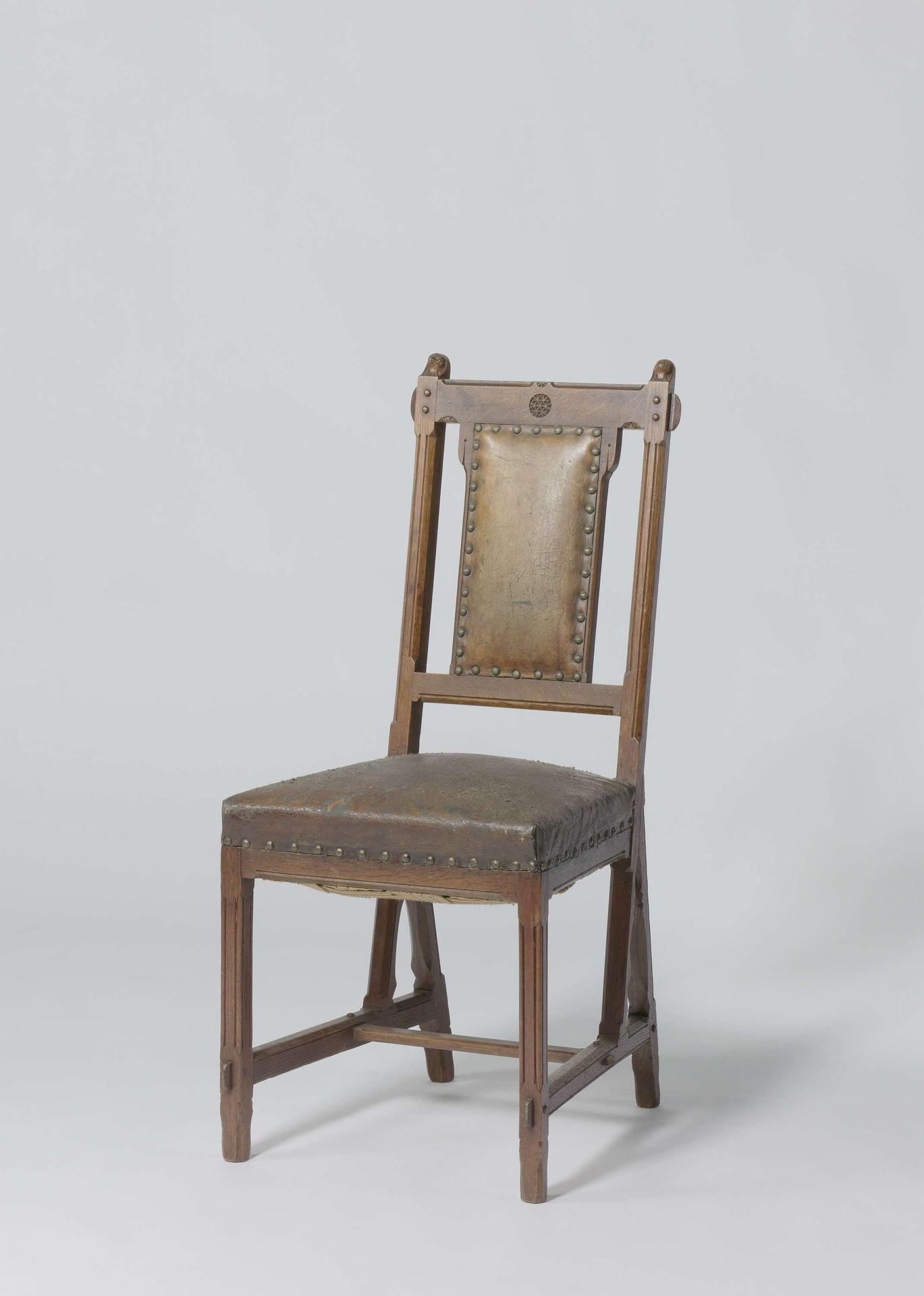 Stoel met een bruin lederen bekleding by Hendrik Petrus Berlage